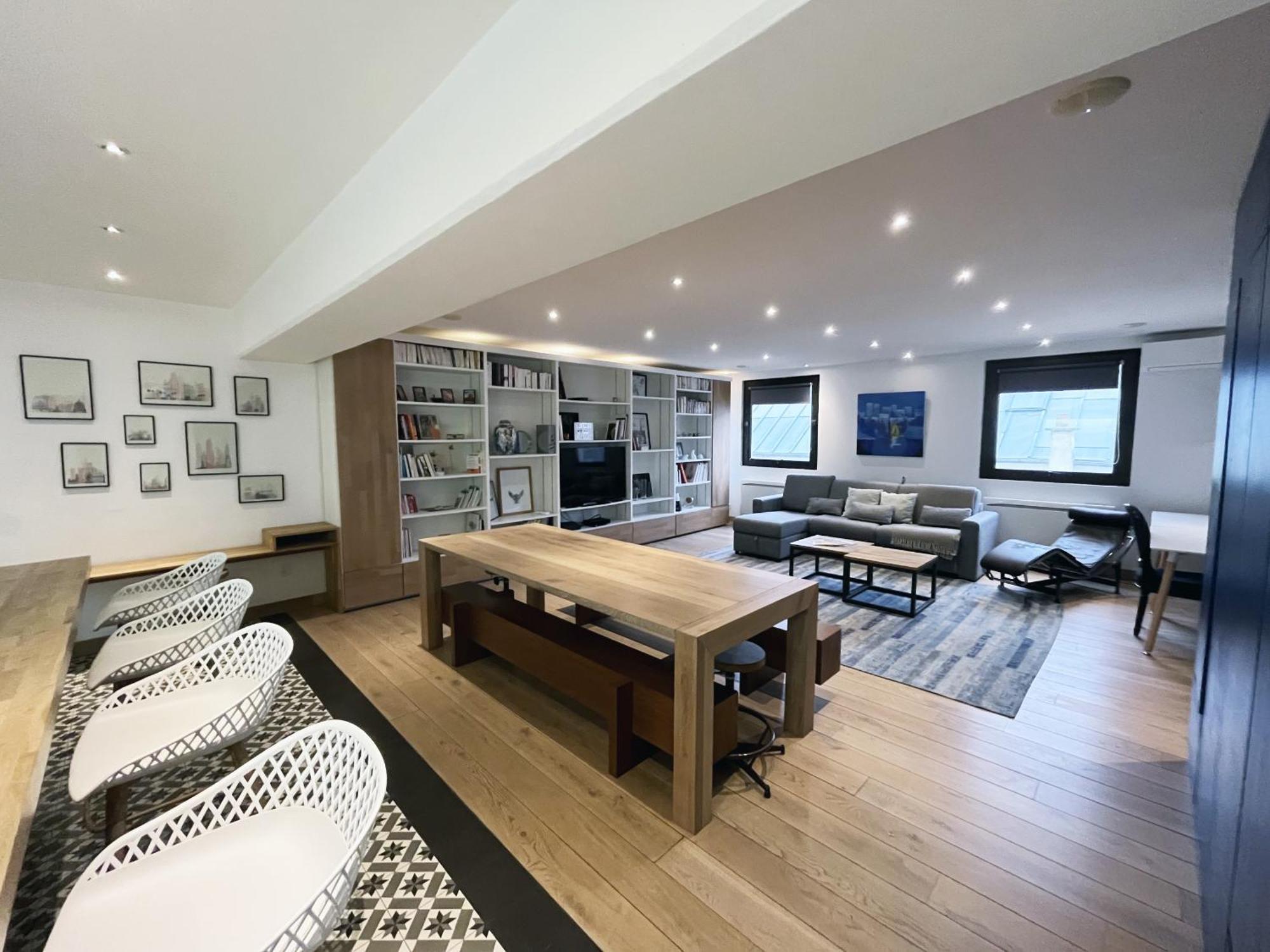 166 - Urban Luxury In Center Of