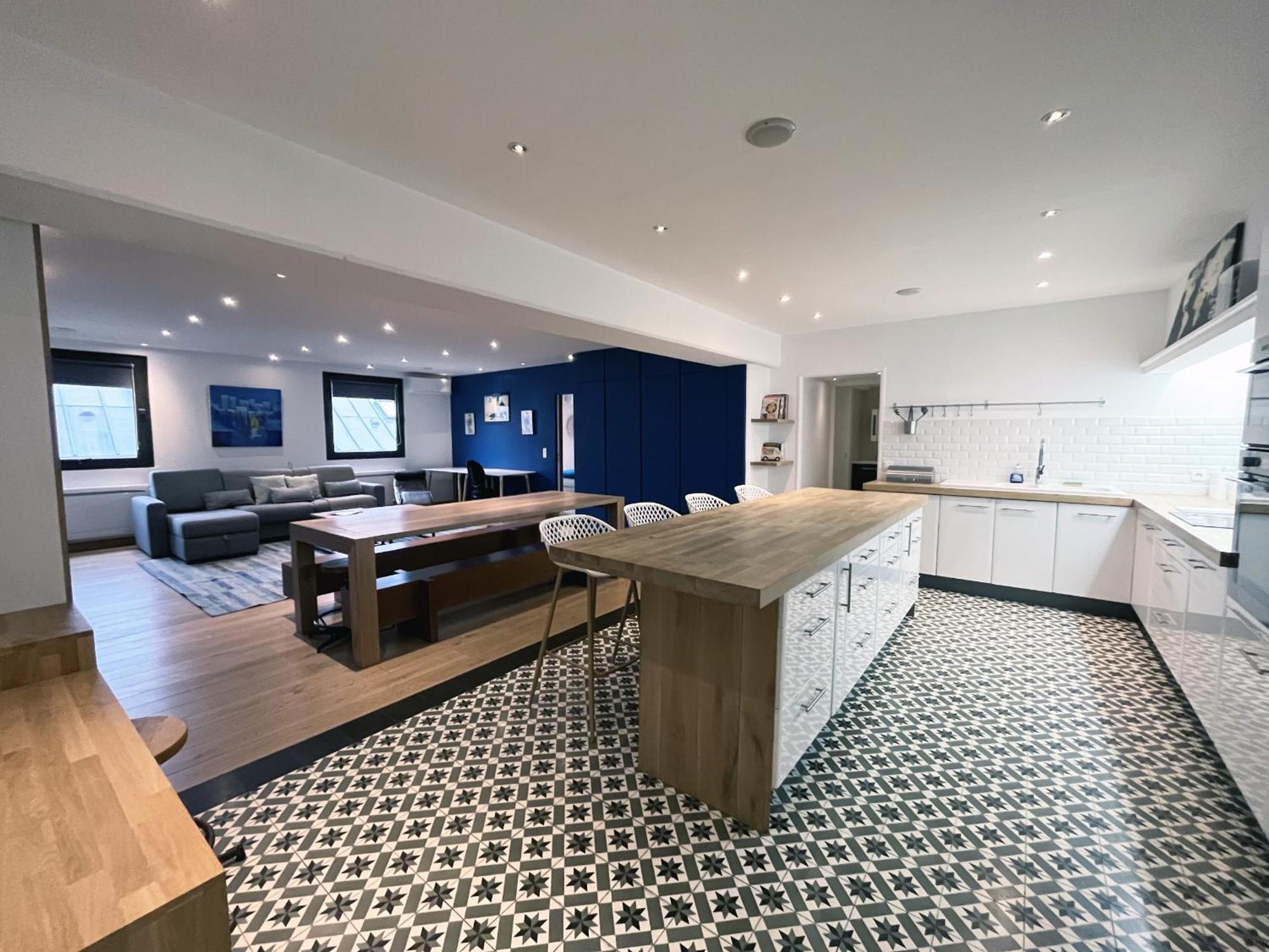 166 - Urban Luxury In Center Of Apartment *