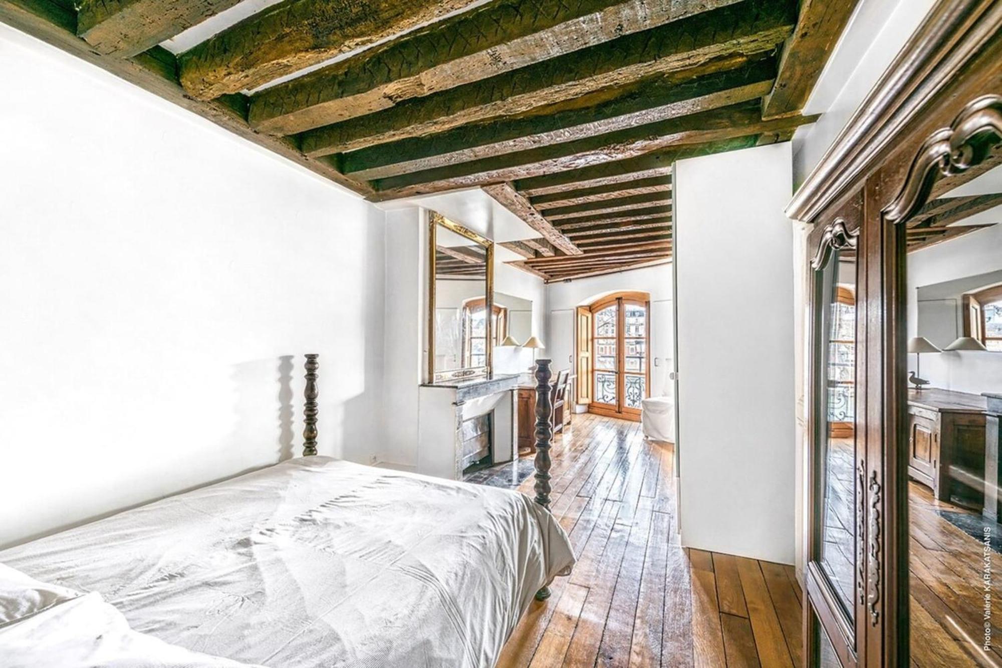 Ile Saint Louis - Quai D'orleans 2bdr By B'your Apartment *