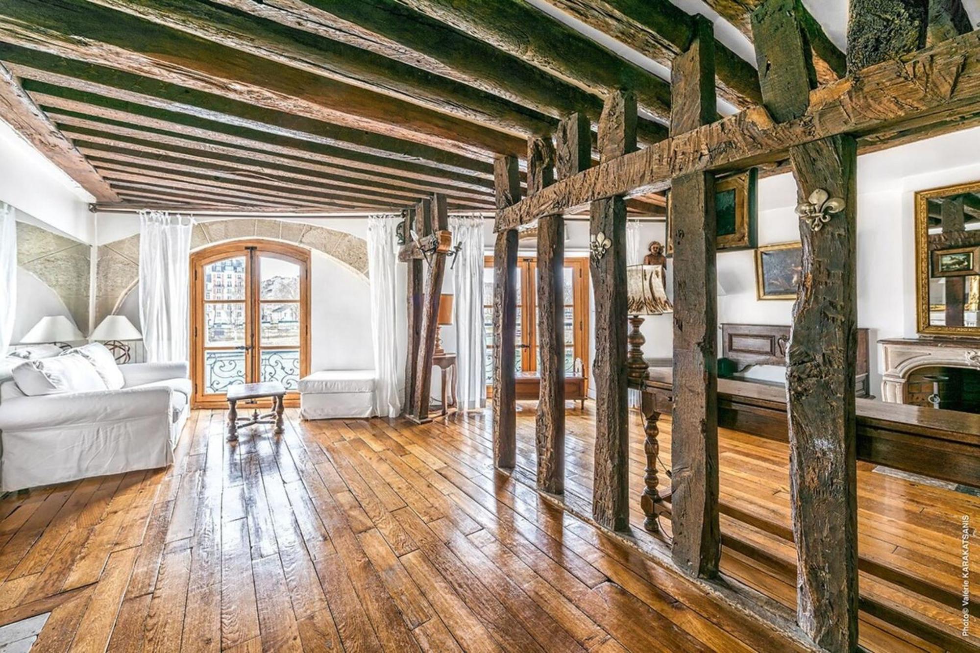 Apartment Ile Saint Louis - Quai D'orleans 2bdr By B'your Paris