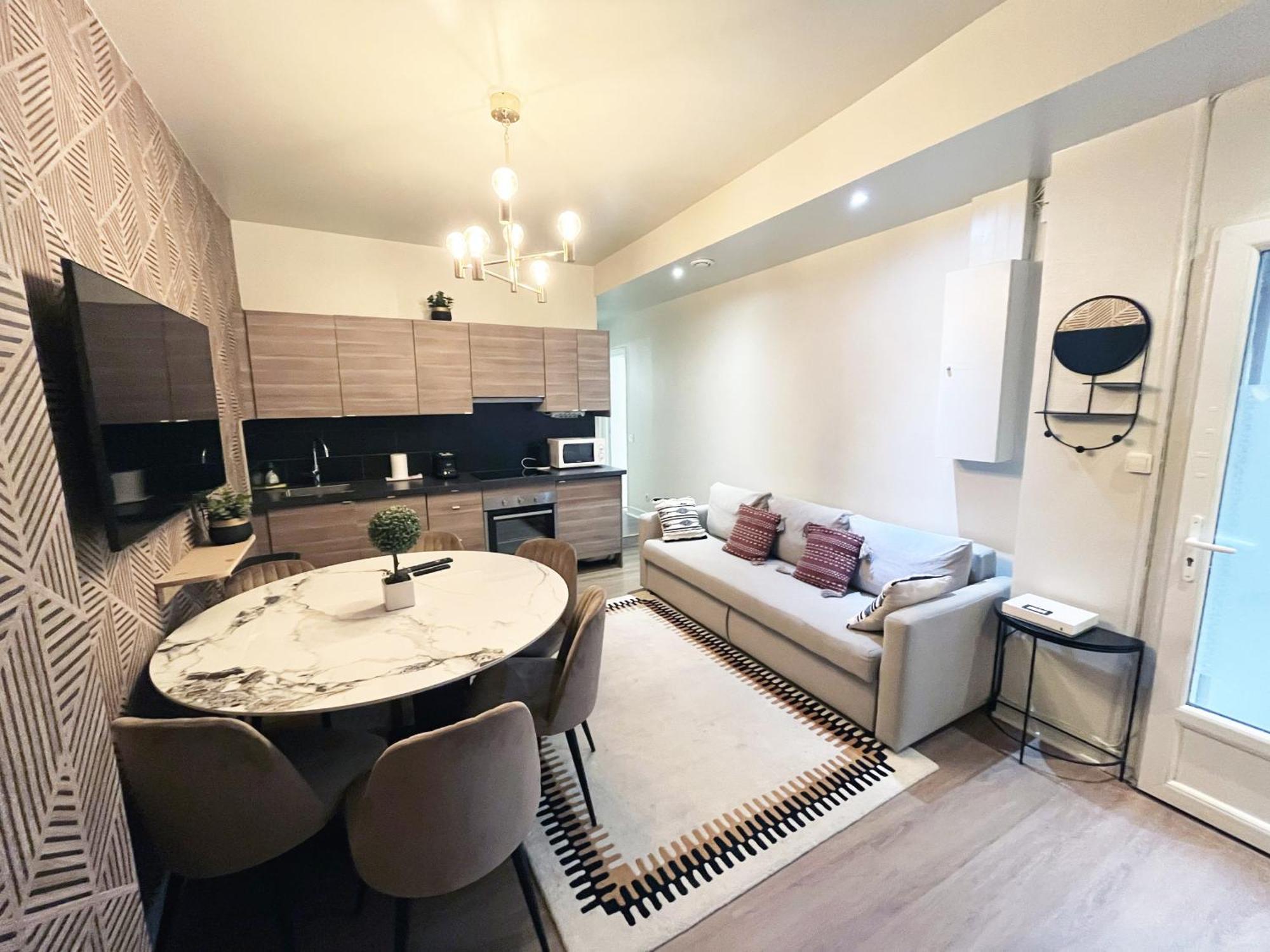 06 - Designed Flat Grands Boulevards Apartment *