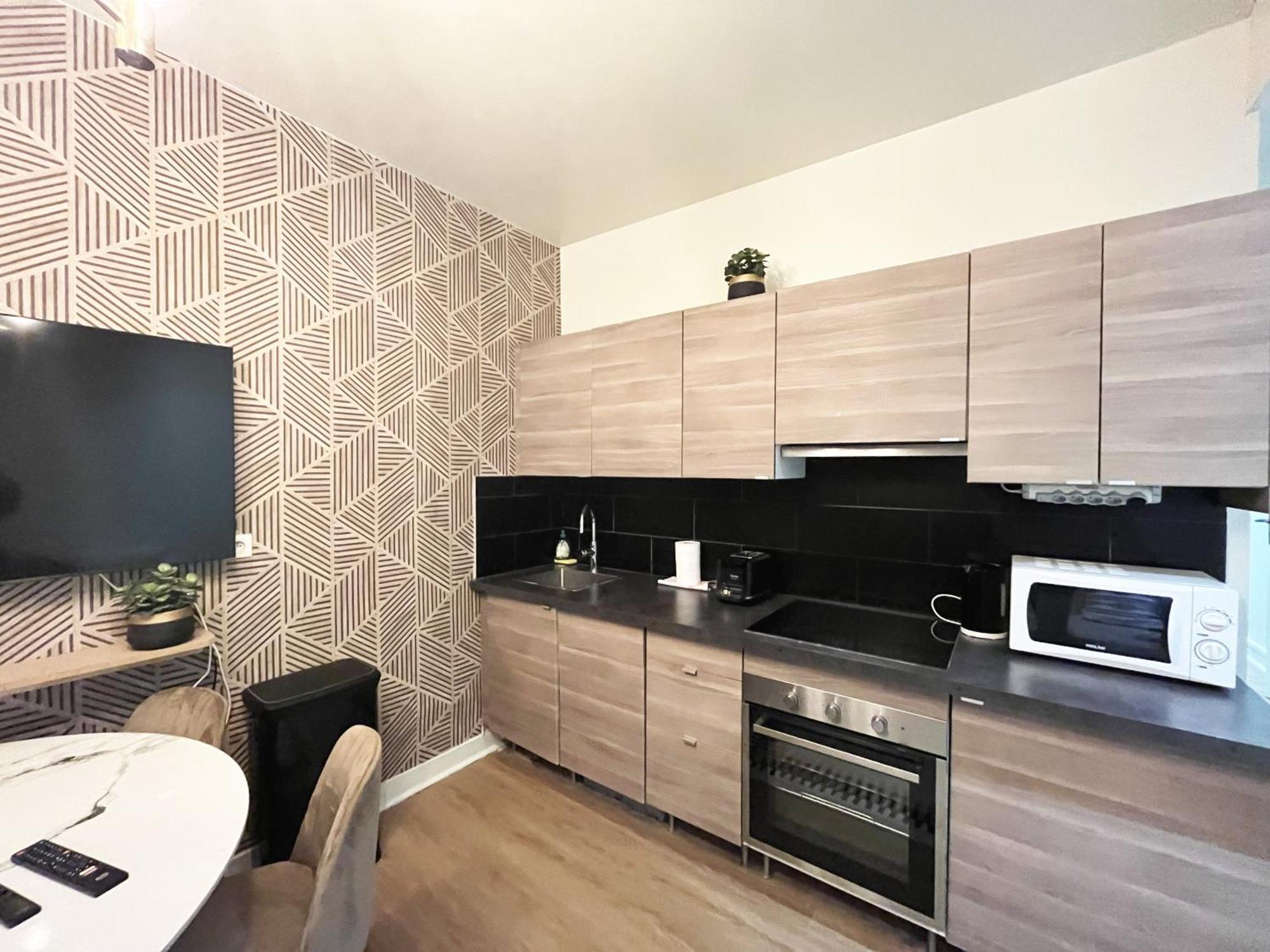 06 - Designed Flat Grands Boulevards Apartment