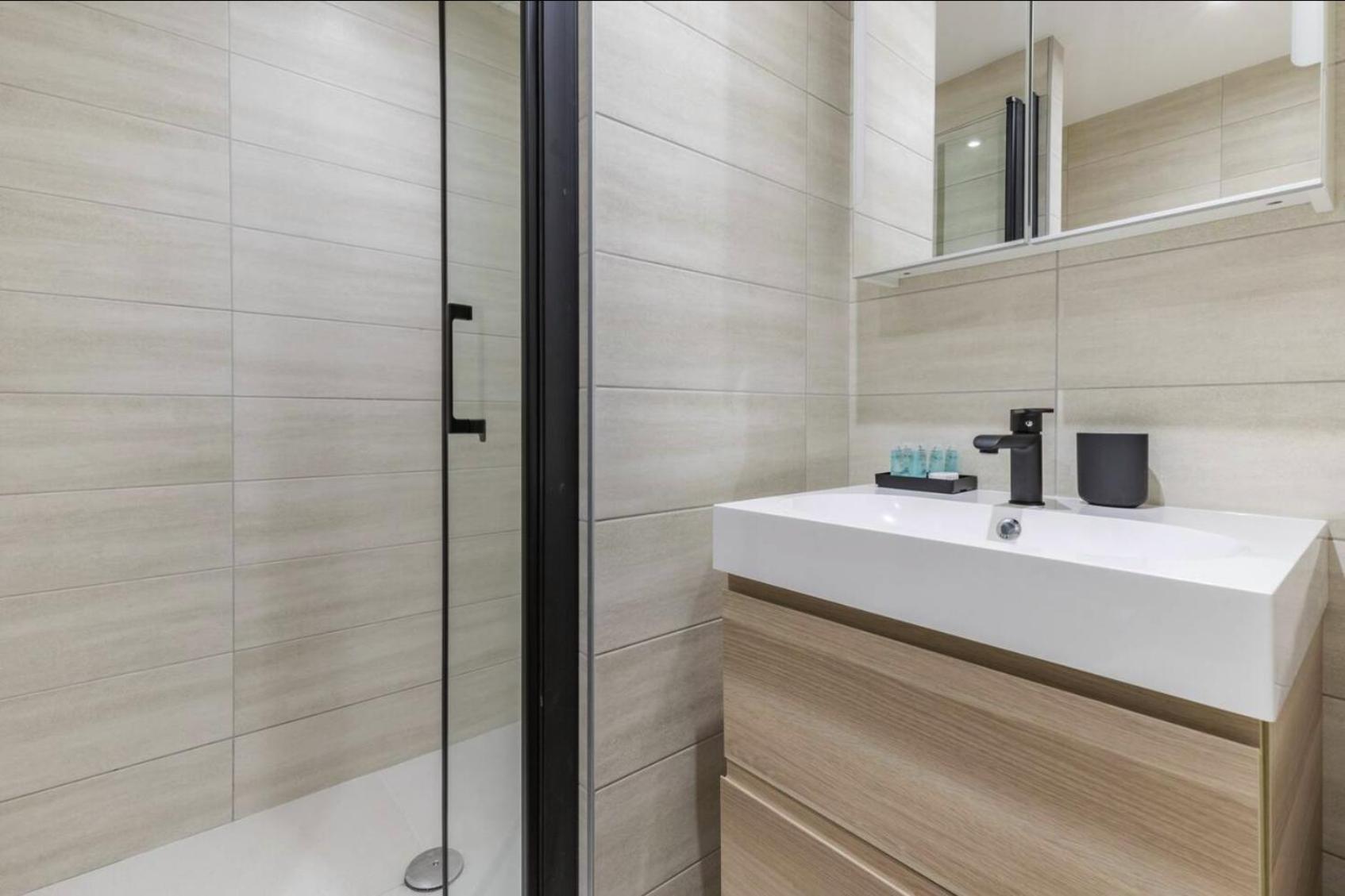 Hsh Parmentier-couronnes Ii Design 4p-1br Parigi