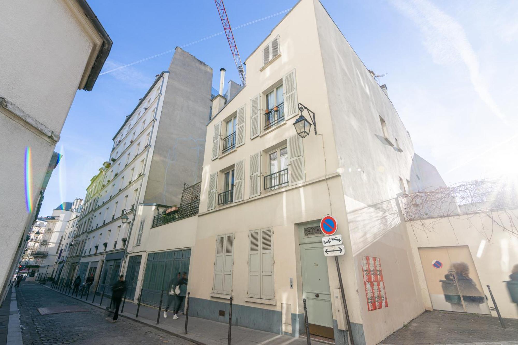 Apartment Luxurious 2 Bedroom Canal Saint Martin Saint Lazare Paris
