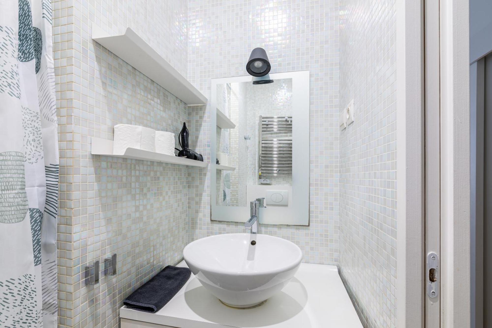 Luxurious 1 Bedroom Republique Vinaigriers Free Netflix *