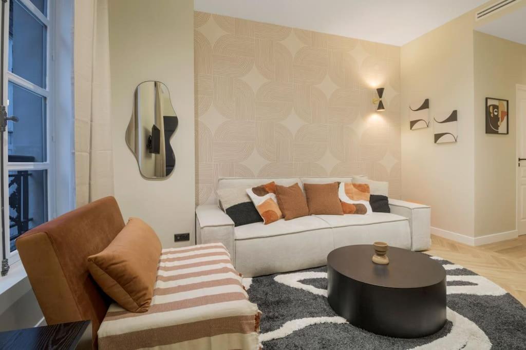 Appart 4pers#1 Bedroom#bastille#placedesvosges#ac Parigi