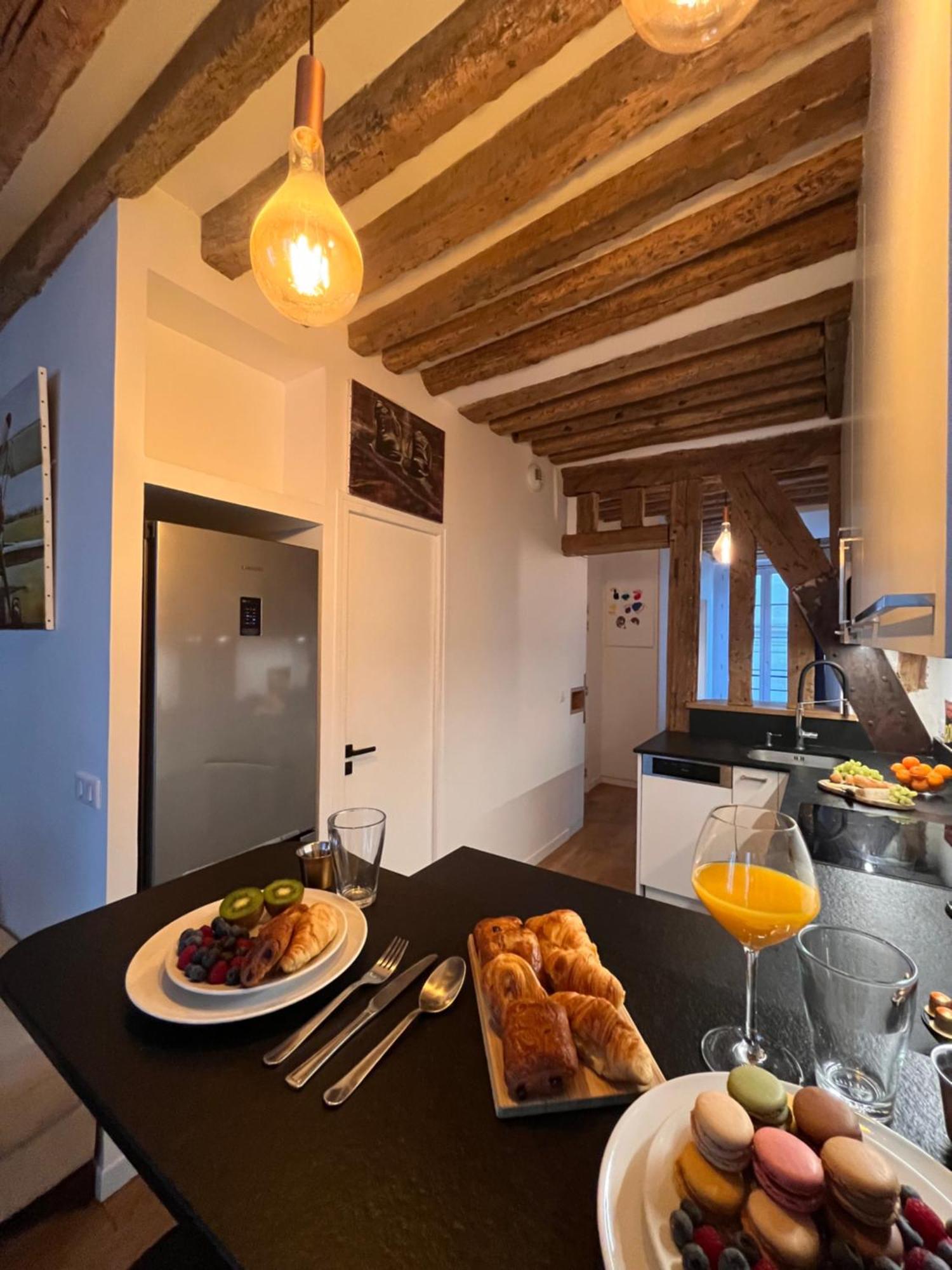 Apartment A Saint-paul En Plein Coeur Du Marais 4 Pers Paris
