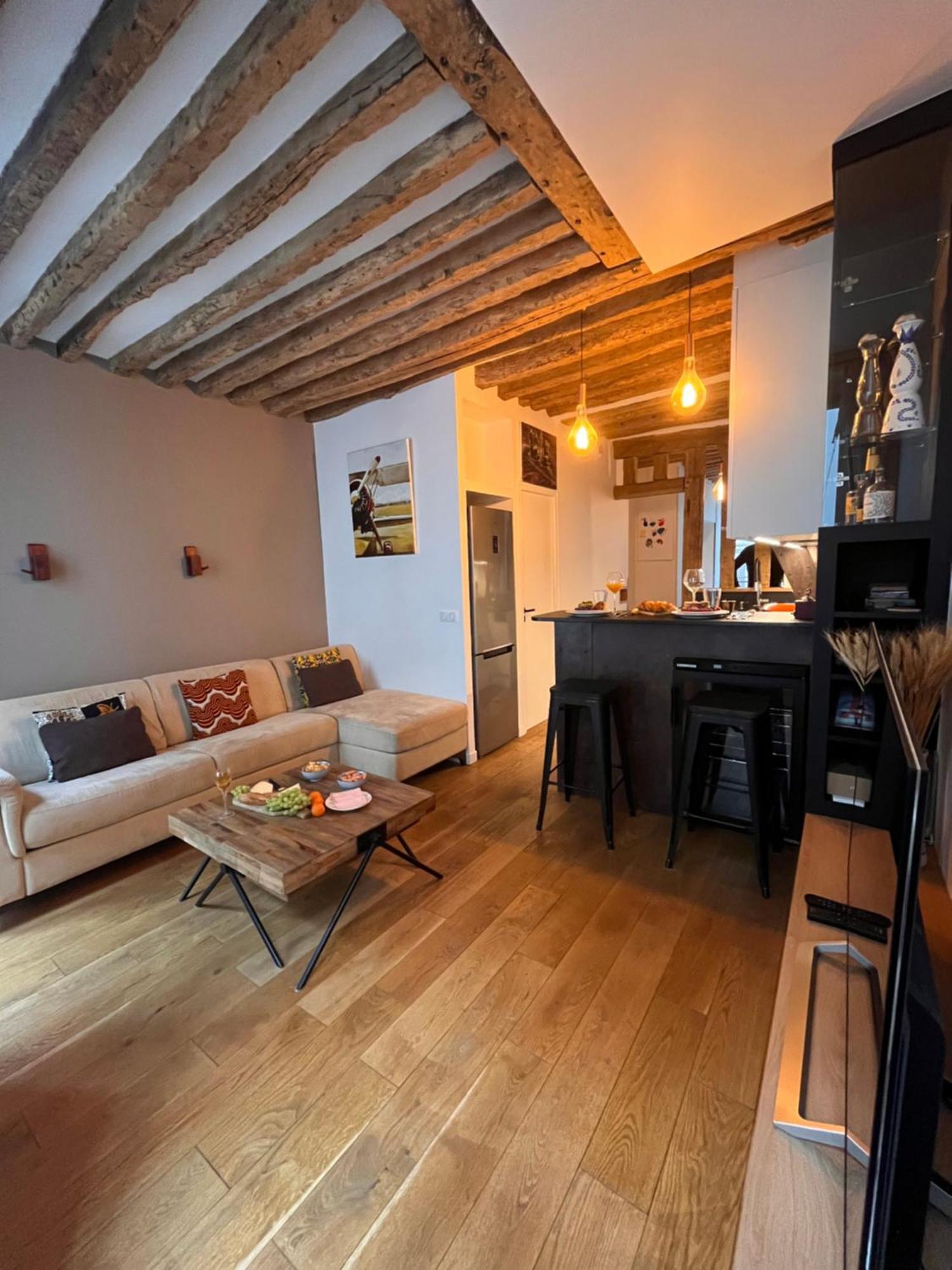 A Saint-paul En Plein Coeur Du Marais 4 Pers Apartment Paris