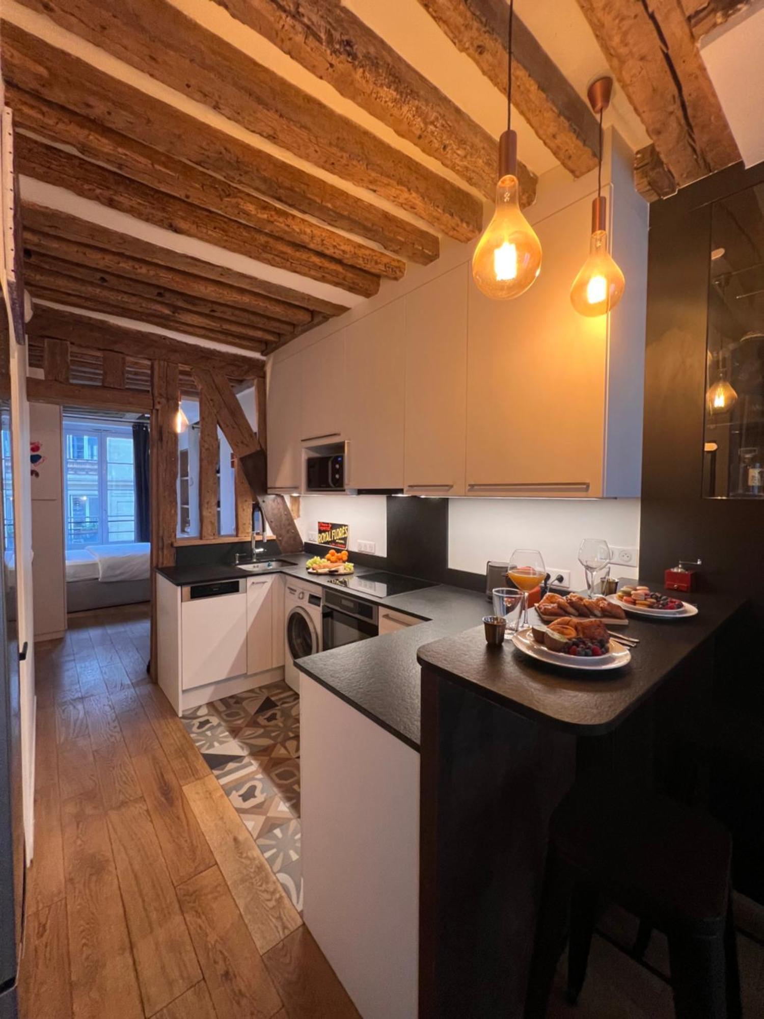 Apartment A Saint-paul En Plein Coeur Du Marais 4 Pers Paris