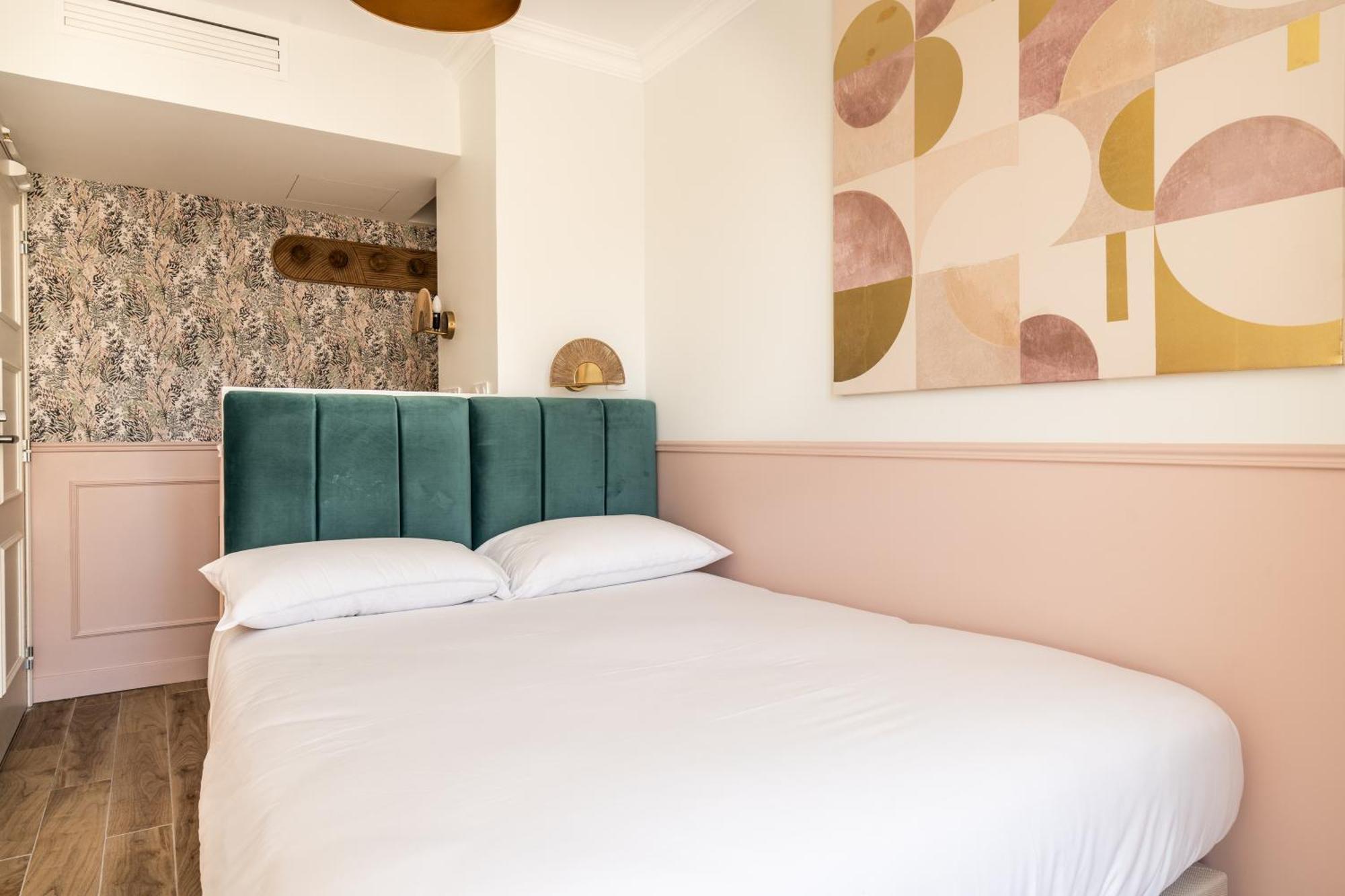 Hotel Alfa Nation