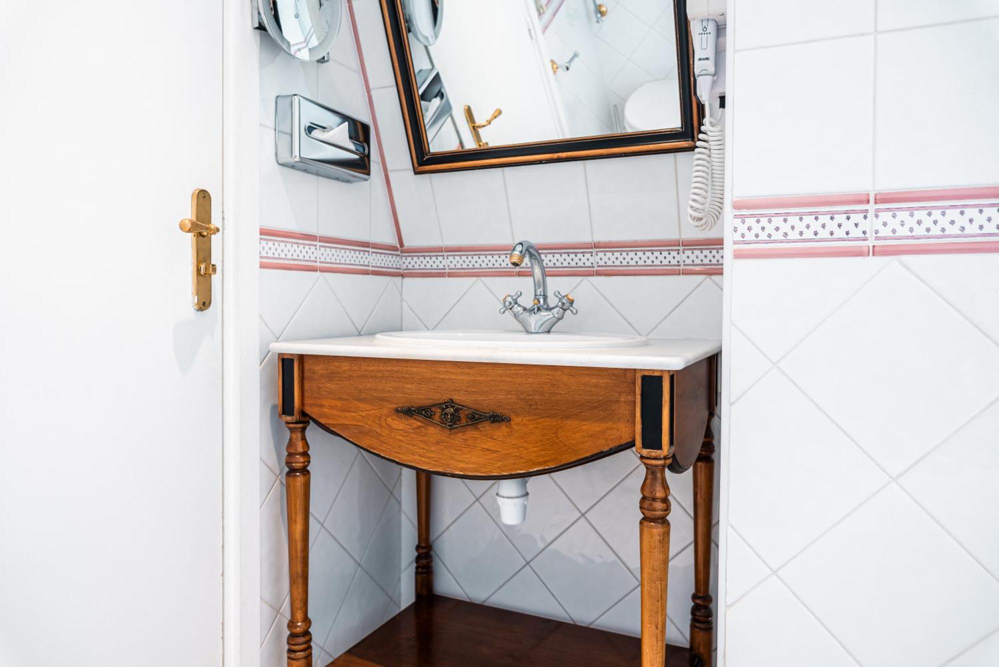 Maison Eugenie 4* Paris