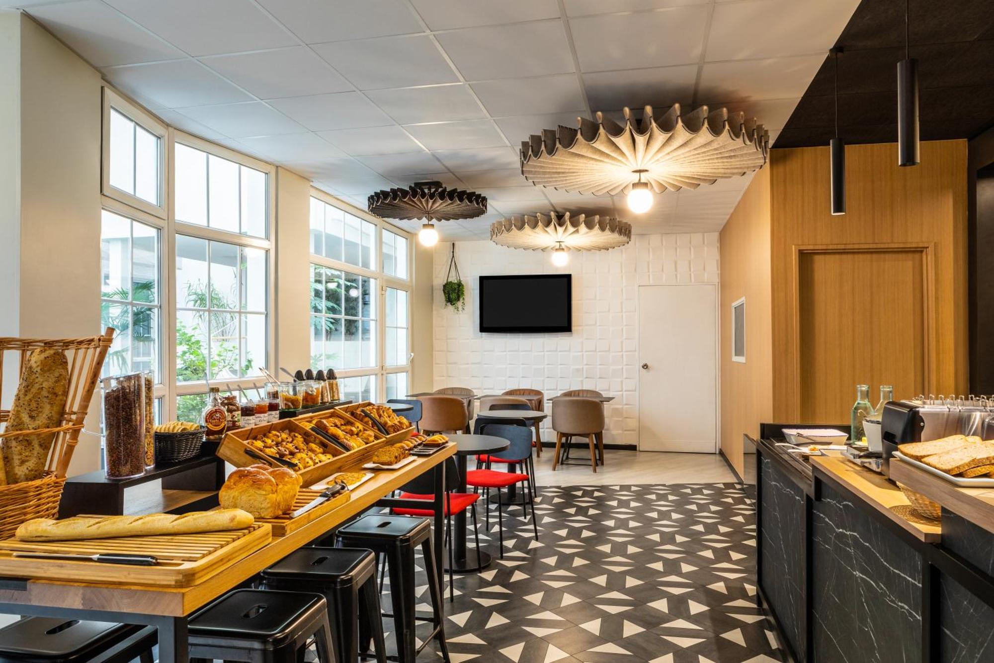 Ibis Ornano Montmartre Nord 18eme 3*