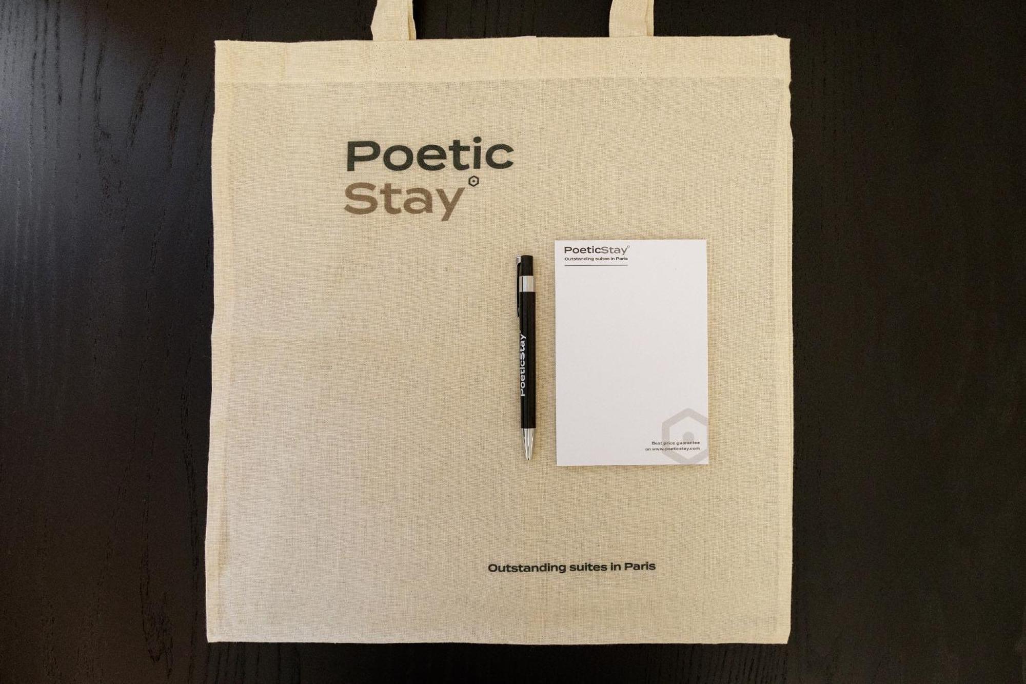 Poetic - Louvre *