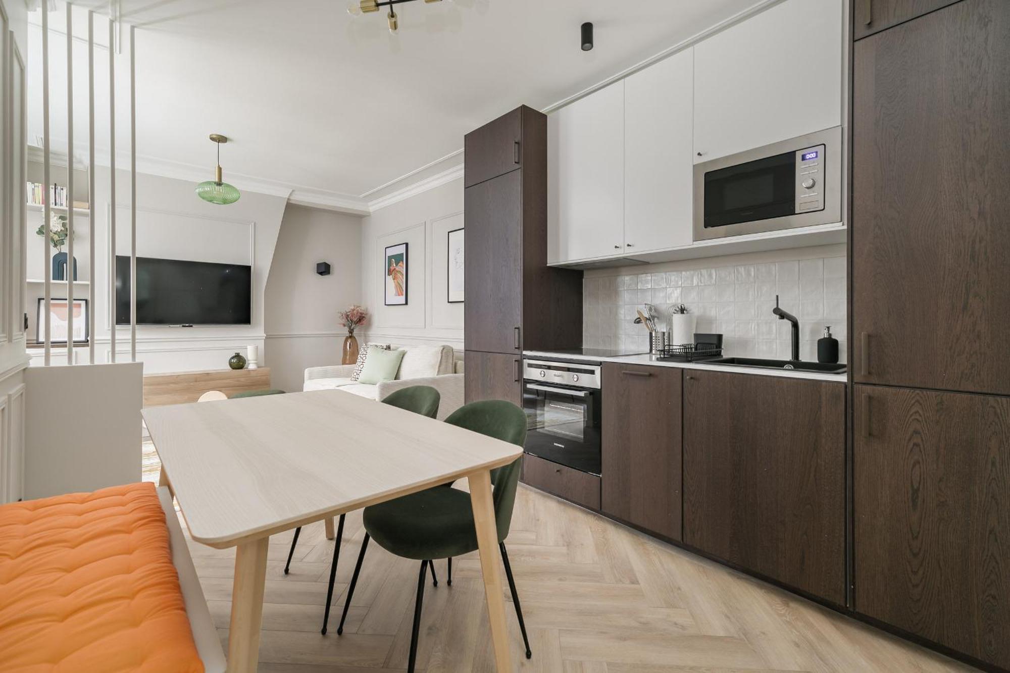 Poetic - Louvre Apartment *