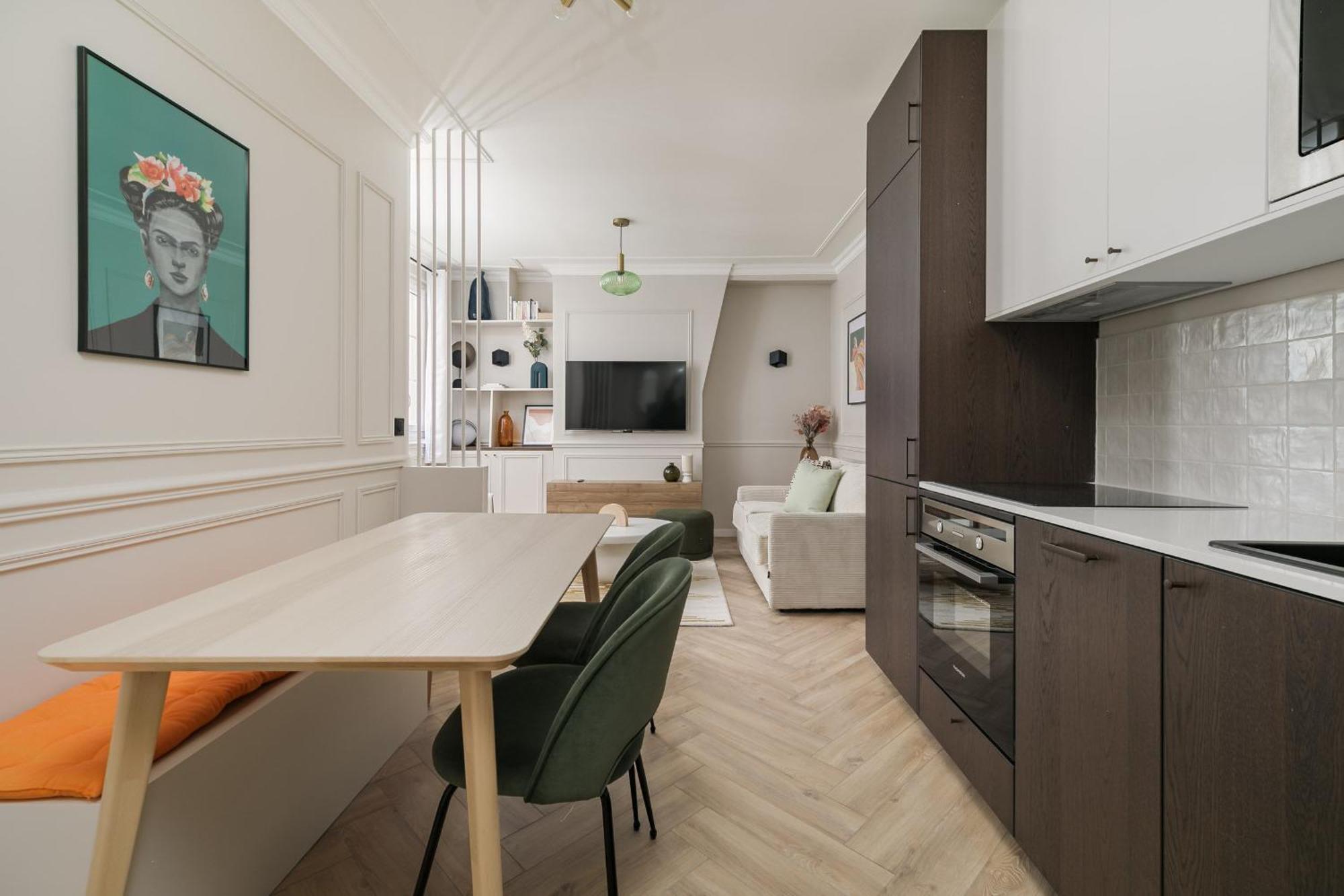Poetic - Louvre Apartment