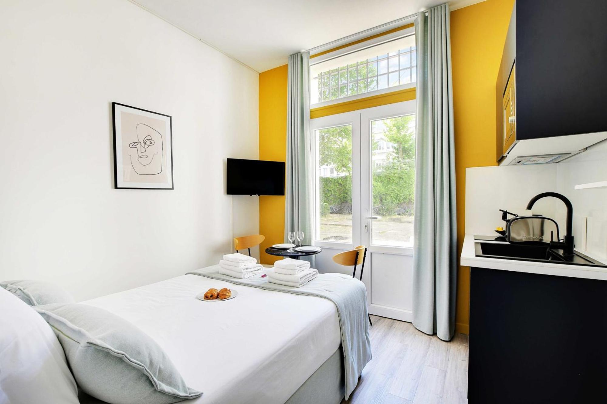Des Poissonniers Apartment