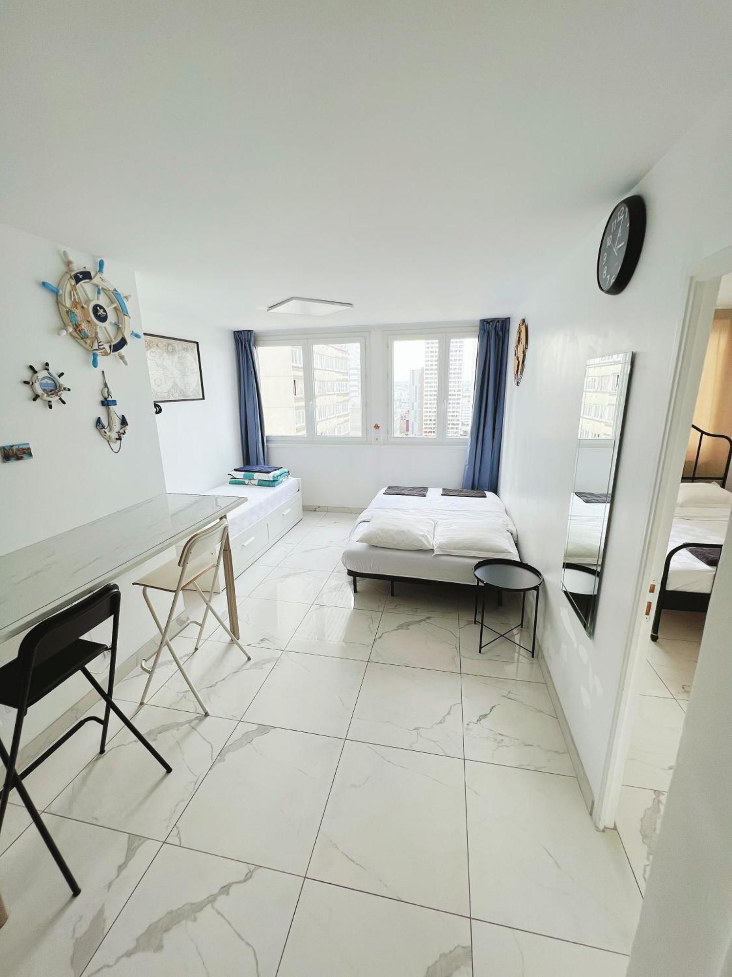 Near Subway And Supermarket Apartment