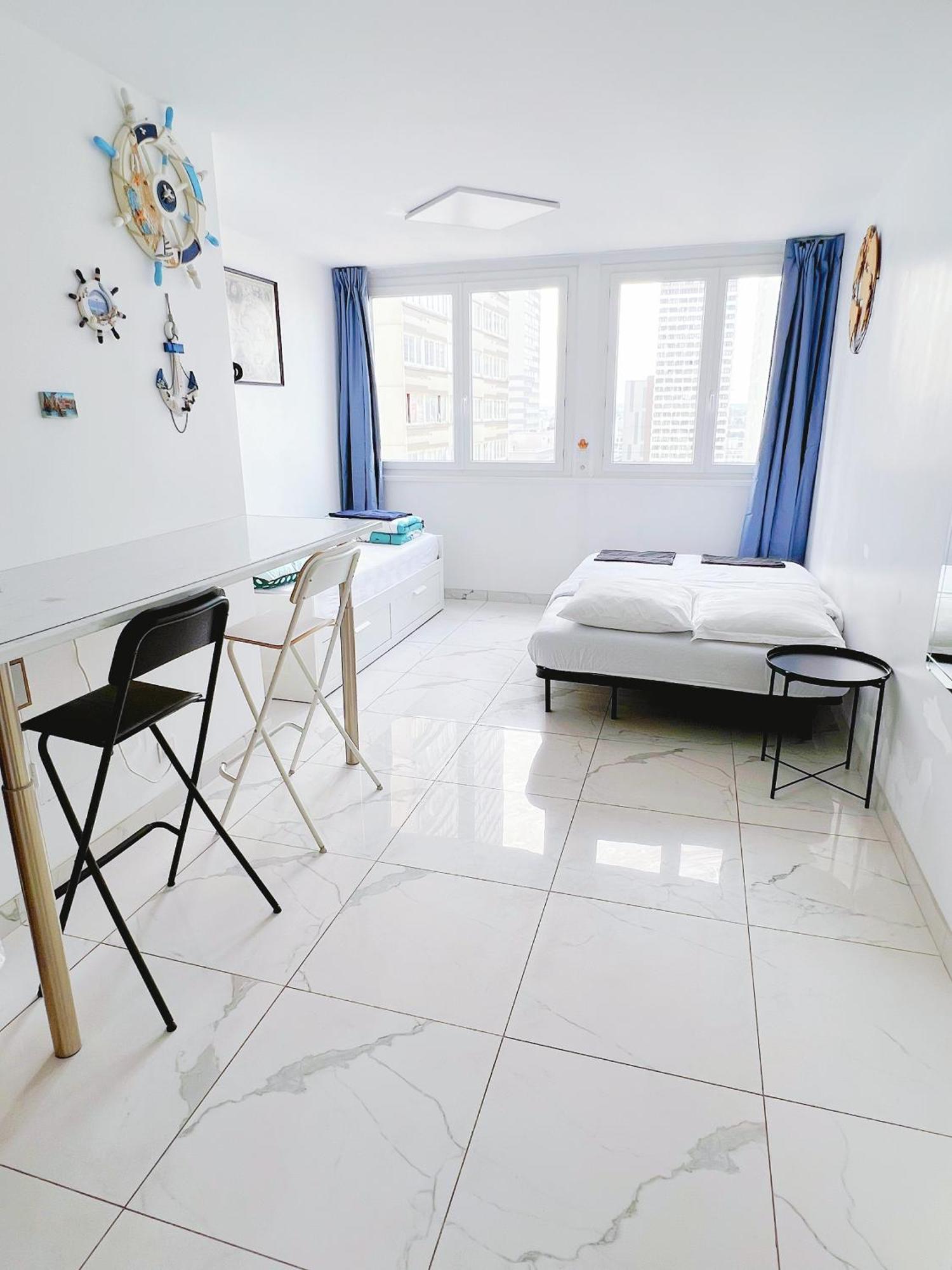 Apartment Near Subway And Supermarket