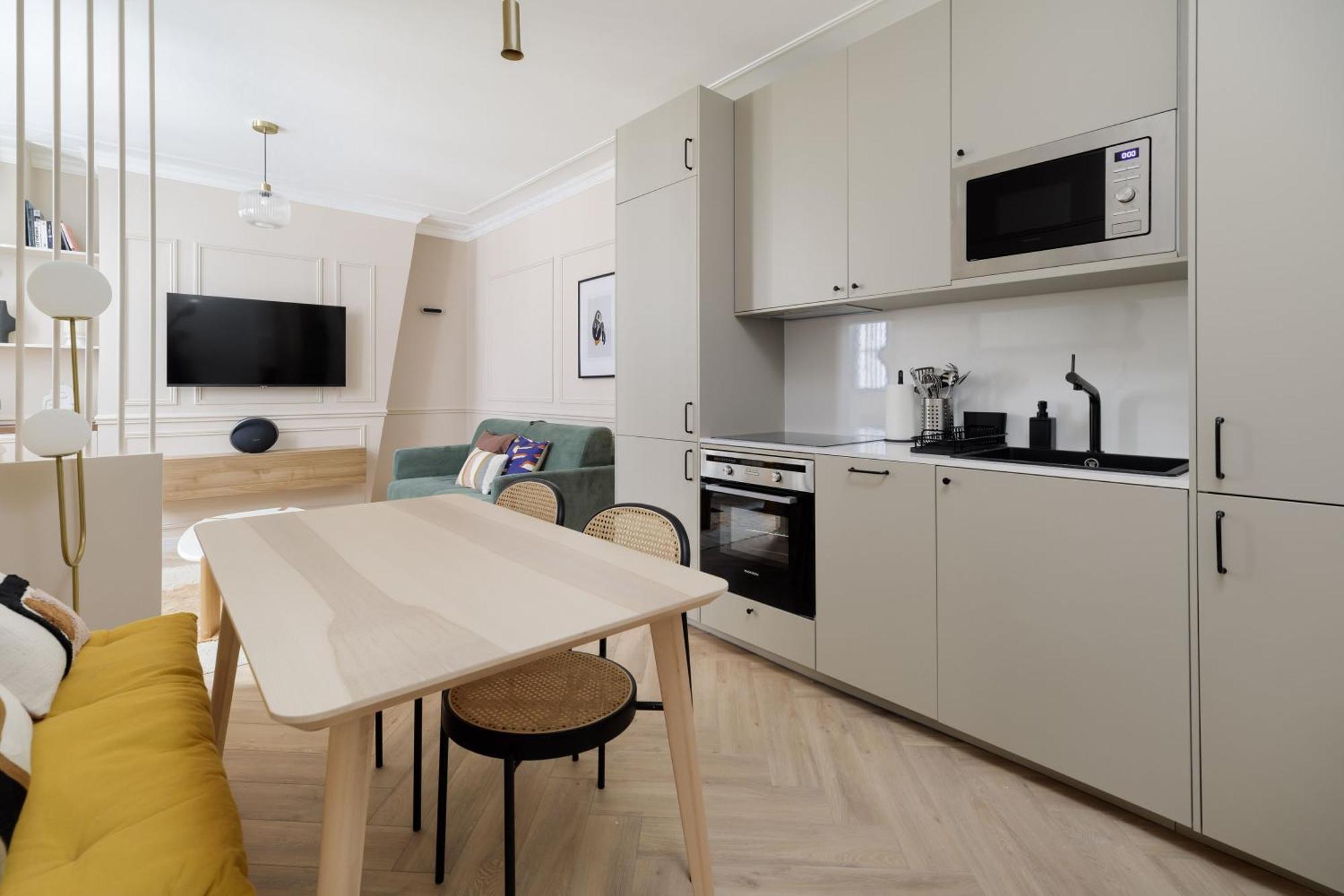 Poetic - Louvre Apartment