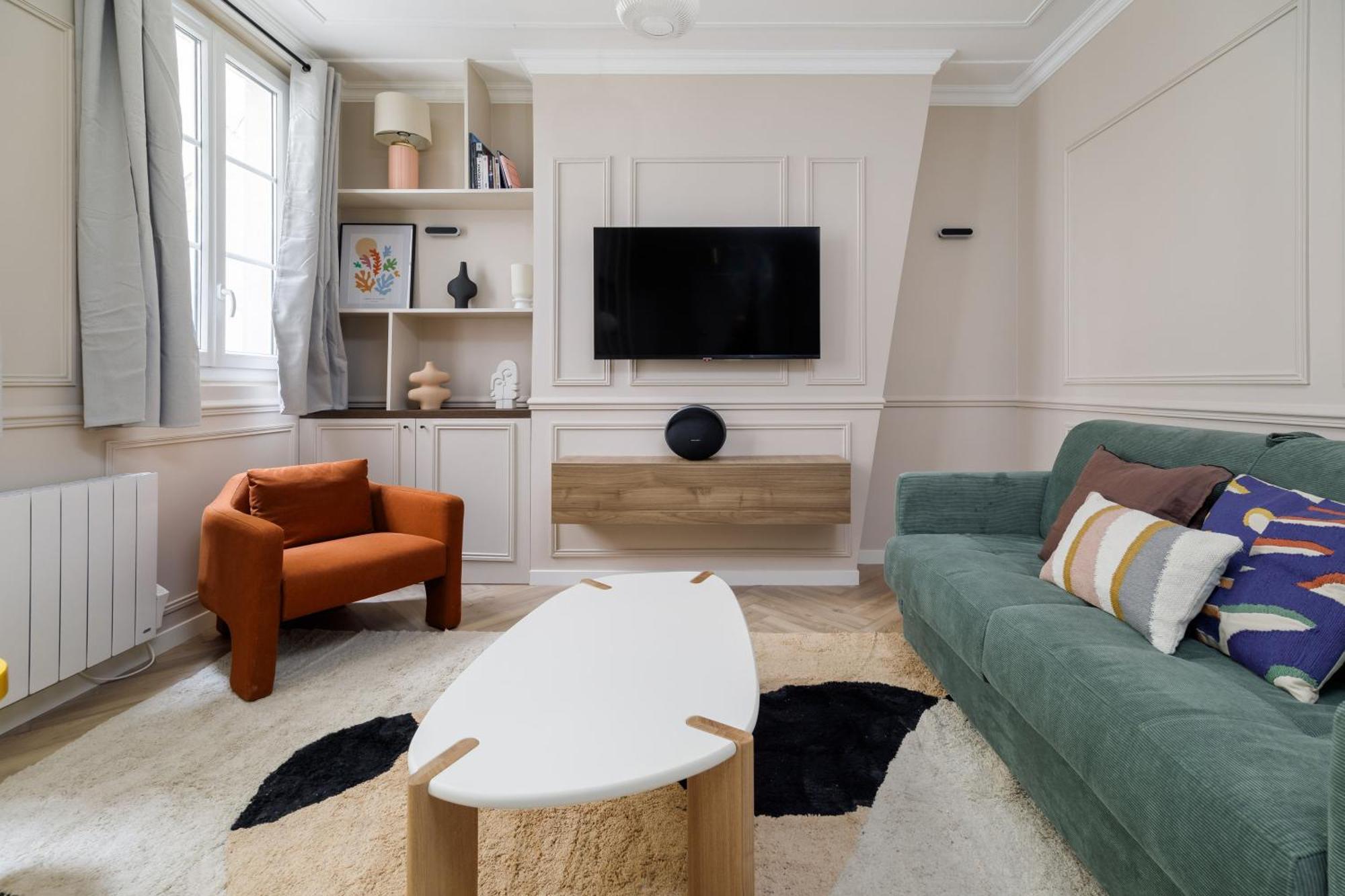 Poetic - Louvre Apartment *