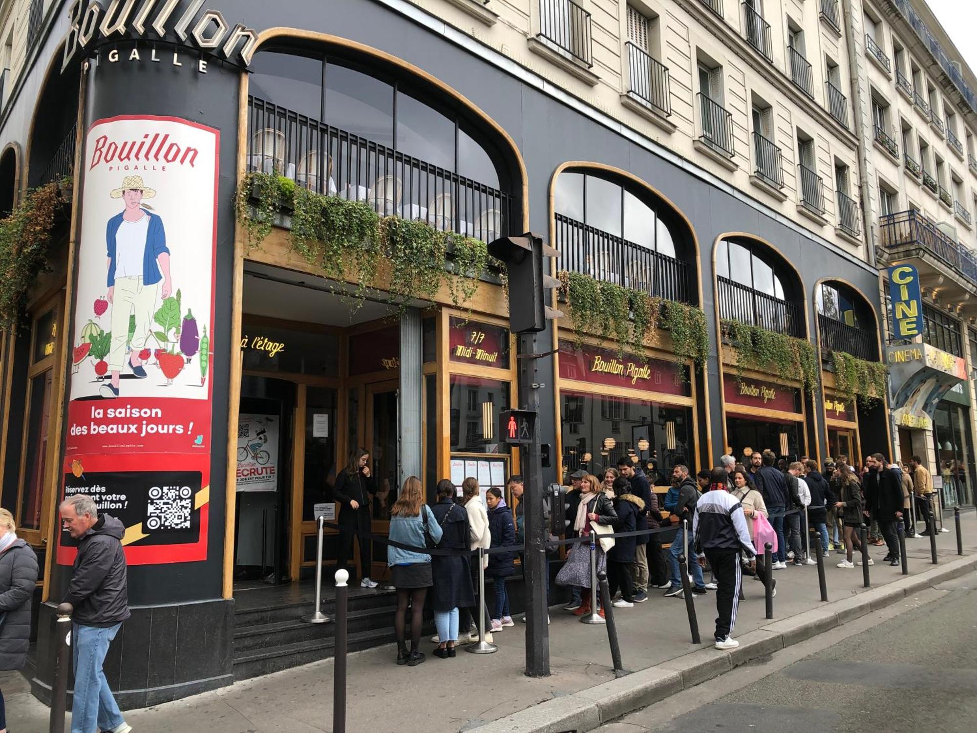 Métro Pigalle,garçonnière 25 M2, 3 Per, Cabarets Théâtres,restaurants,tout Confort Parigi
