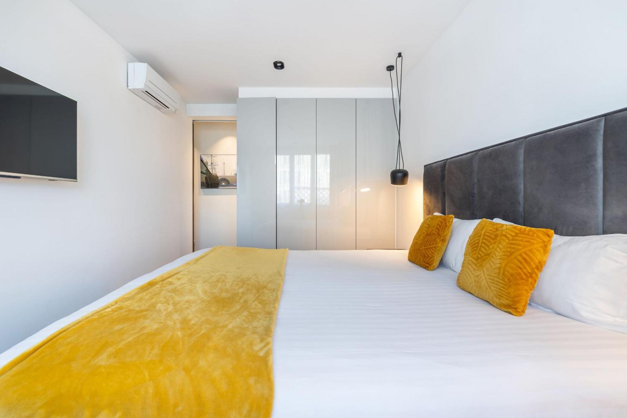 Apartment Atelier *