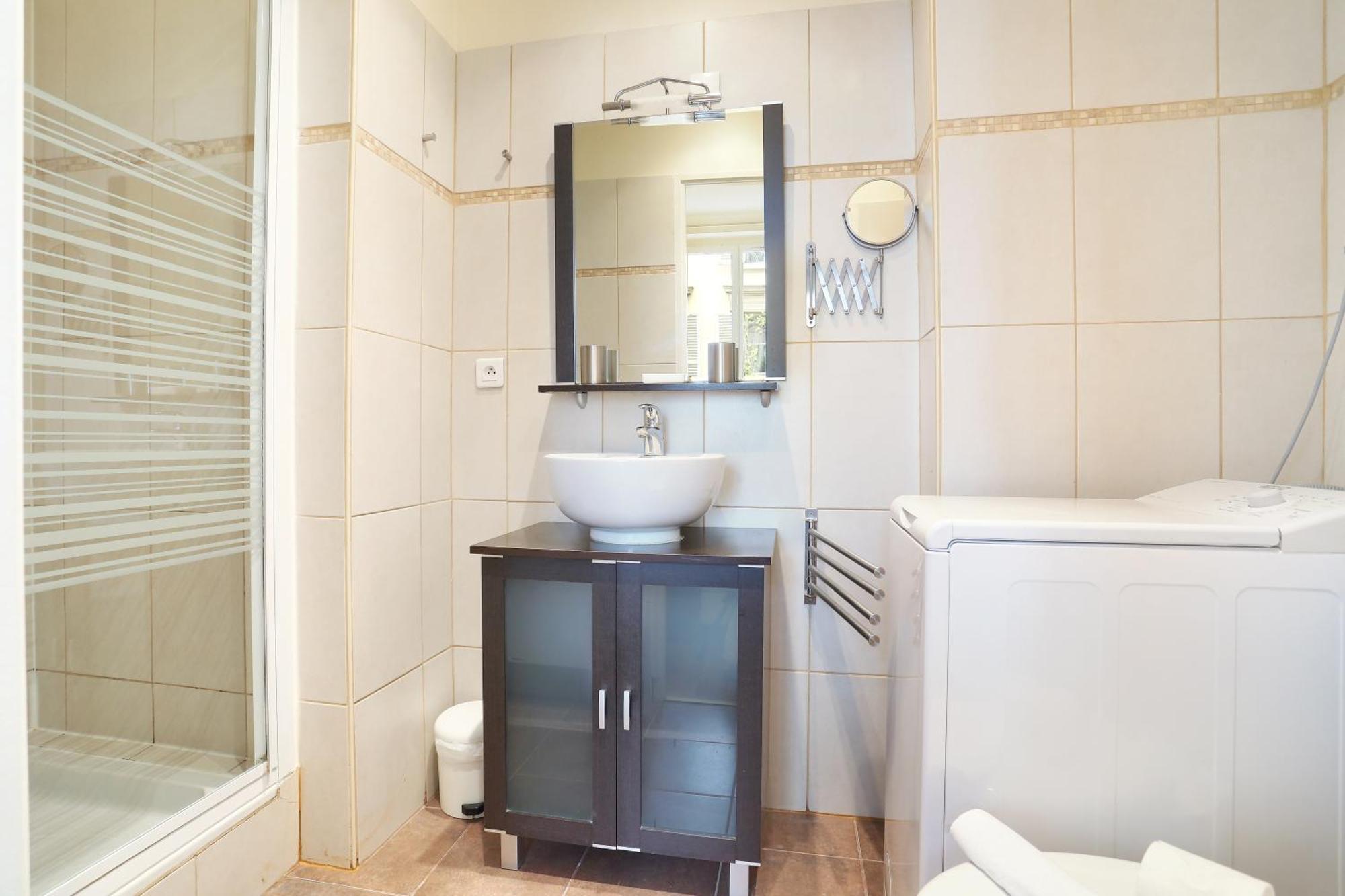 Pick A Flat's In Batignolles - Rue Biot * Parigi