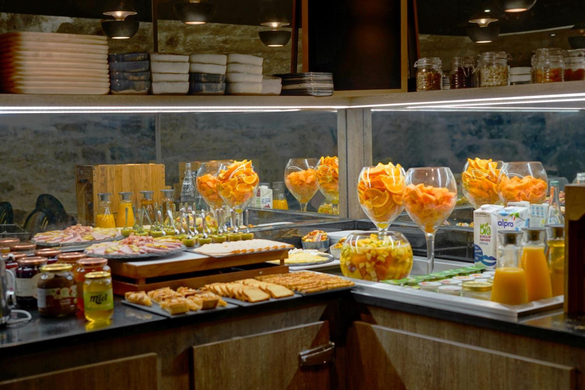 Hotel Best Western Le Montmartre - Saint Pierre 3*