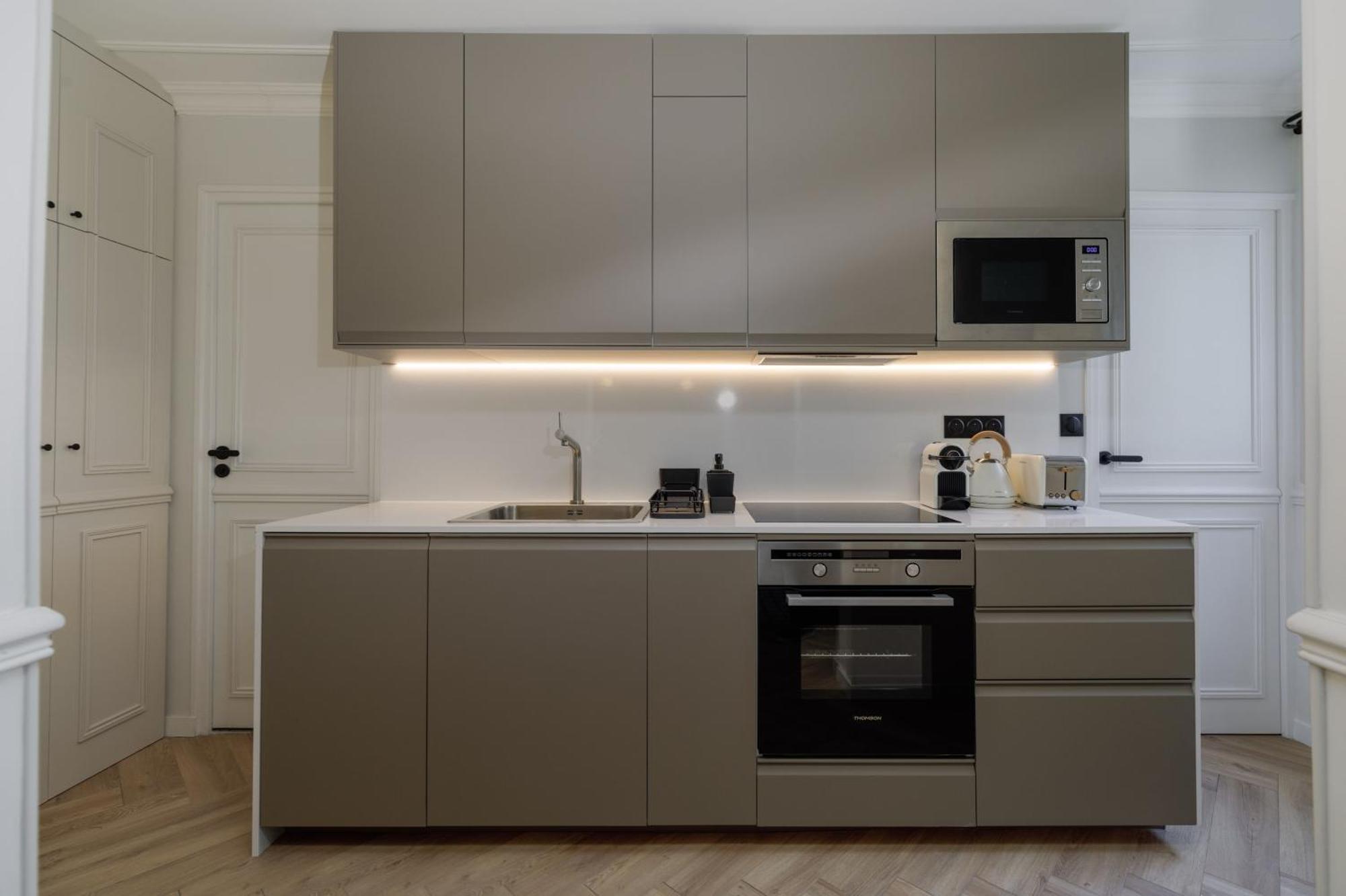 Poetic - Louvre Apartment *
