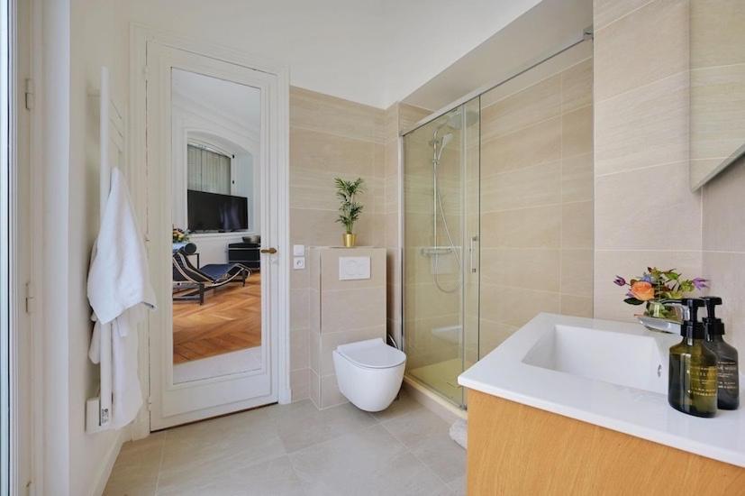 Eiffel Tower 5 Bedrooms 10 Guests With 2 Carpark Apartment *