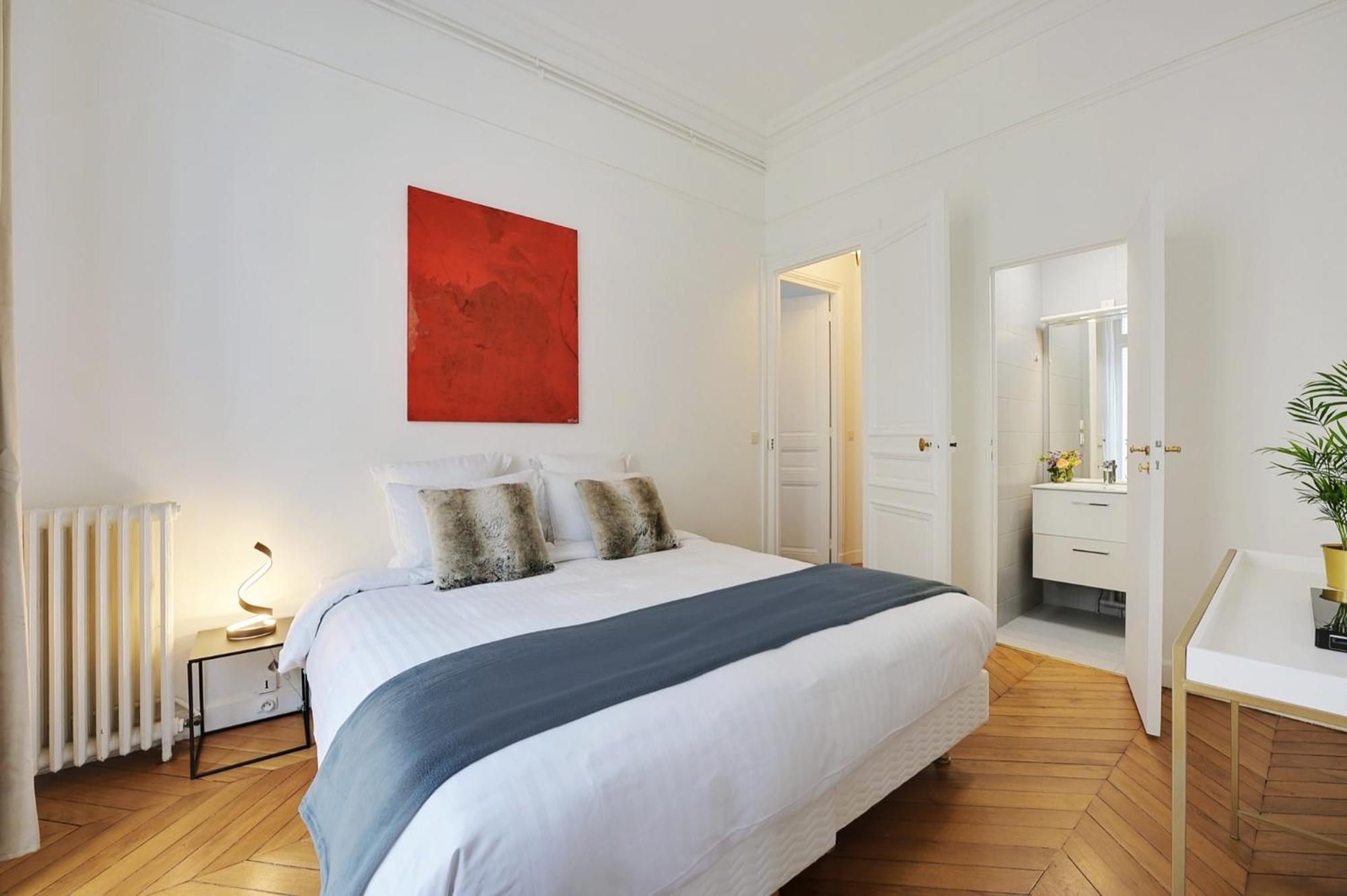 Apartment Eiffel Tower 5 Bedrooms 10 Guests With 2 Carpark Paris