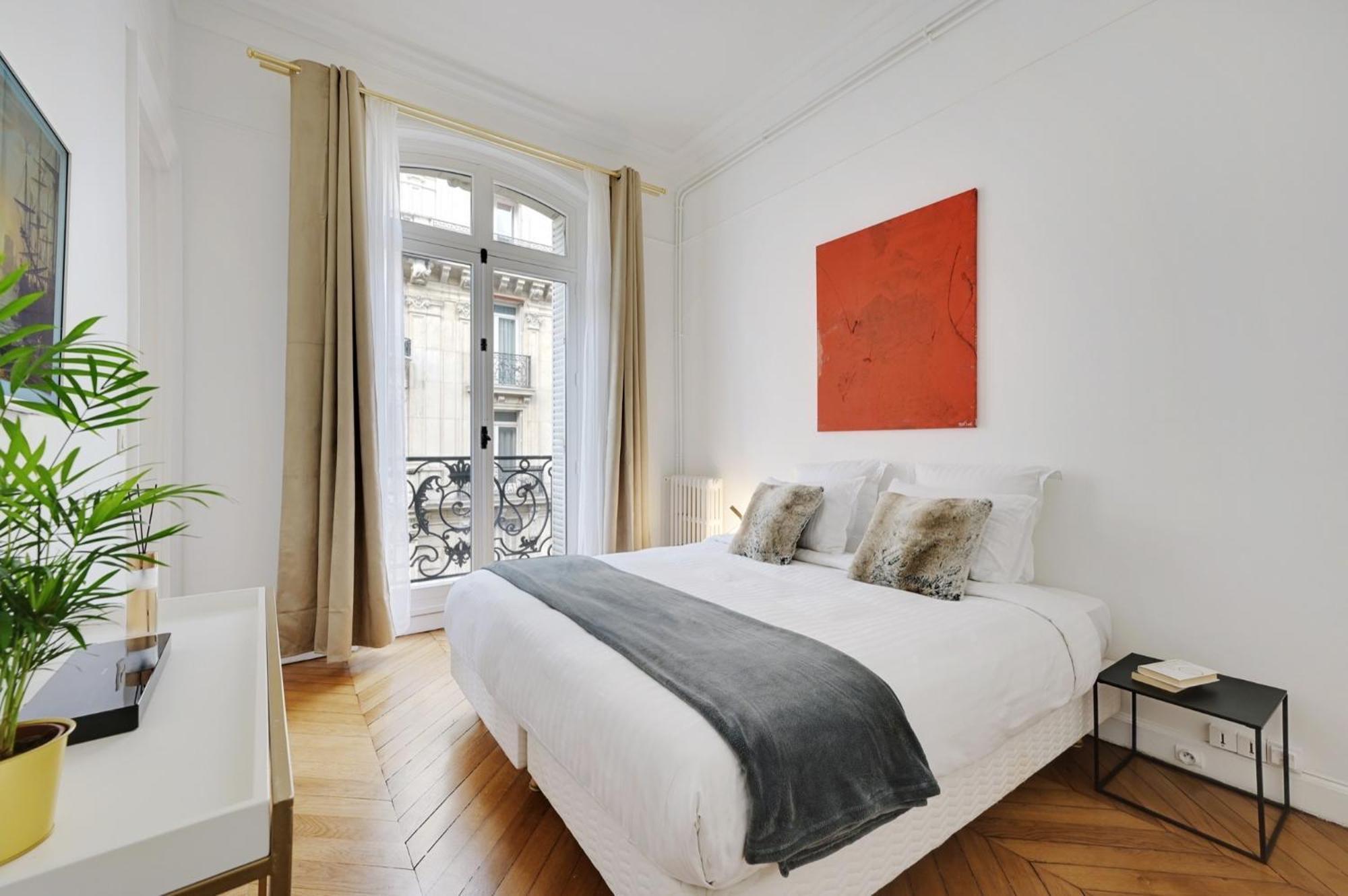 Eiffel Tower 5 Bedrooms 10 Guests With 2 Carpark