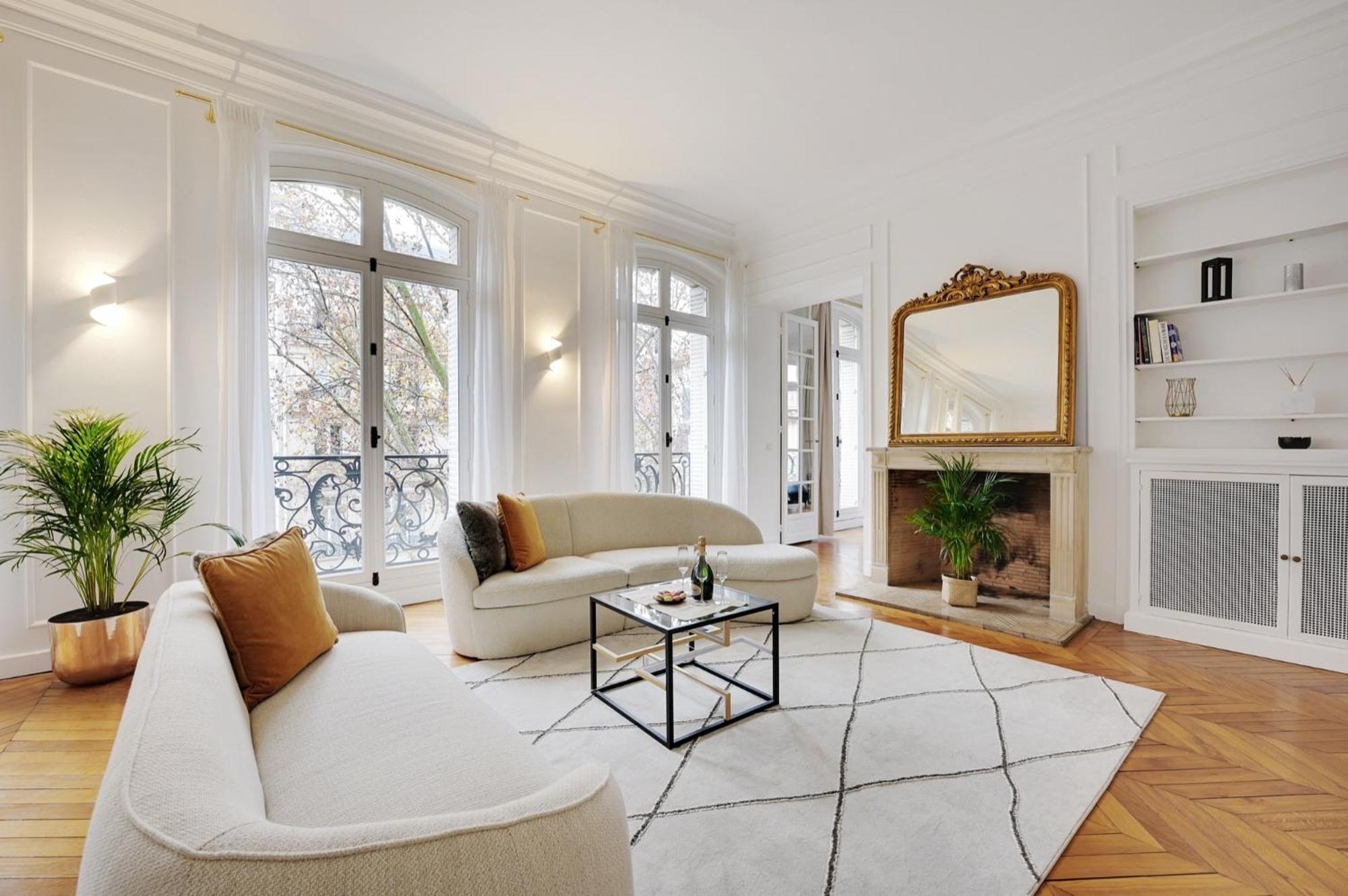 Apartment Eiffel Tower 5 Bedrooms 10 Guests With 2 Carpark Paris