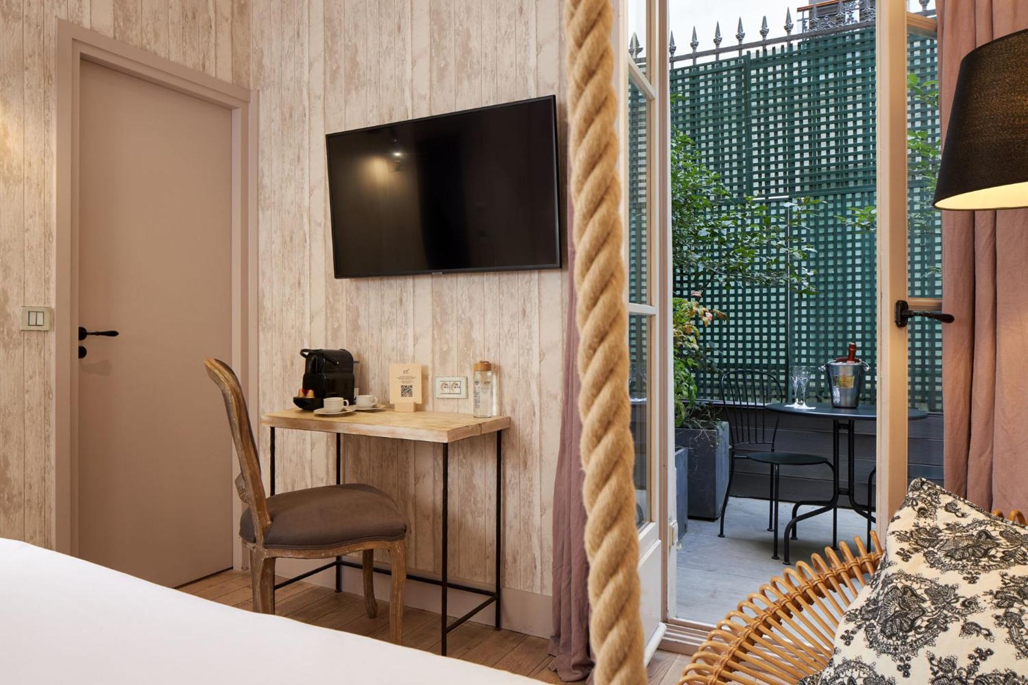 Les Plumes Hotel Paris