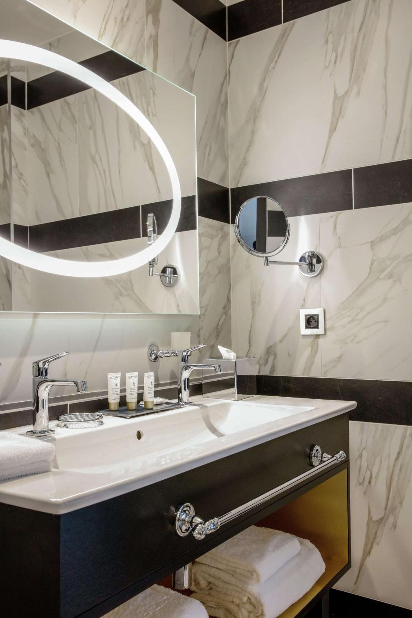 Niepce Paris, Curio Collection By Hilton Hotel Parigi