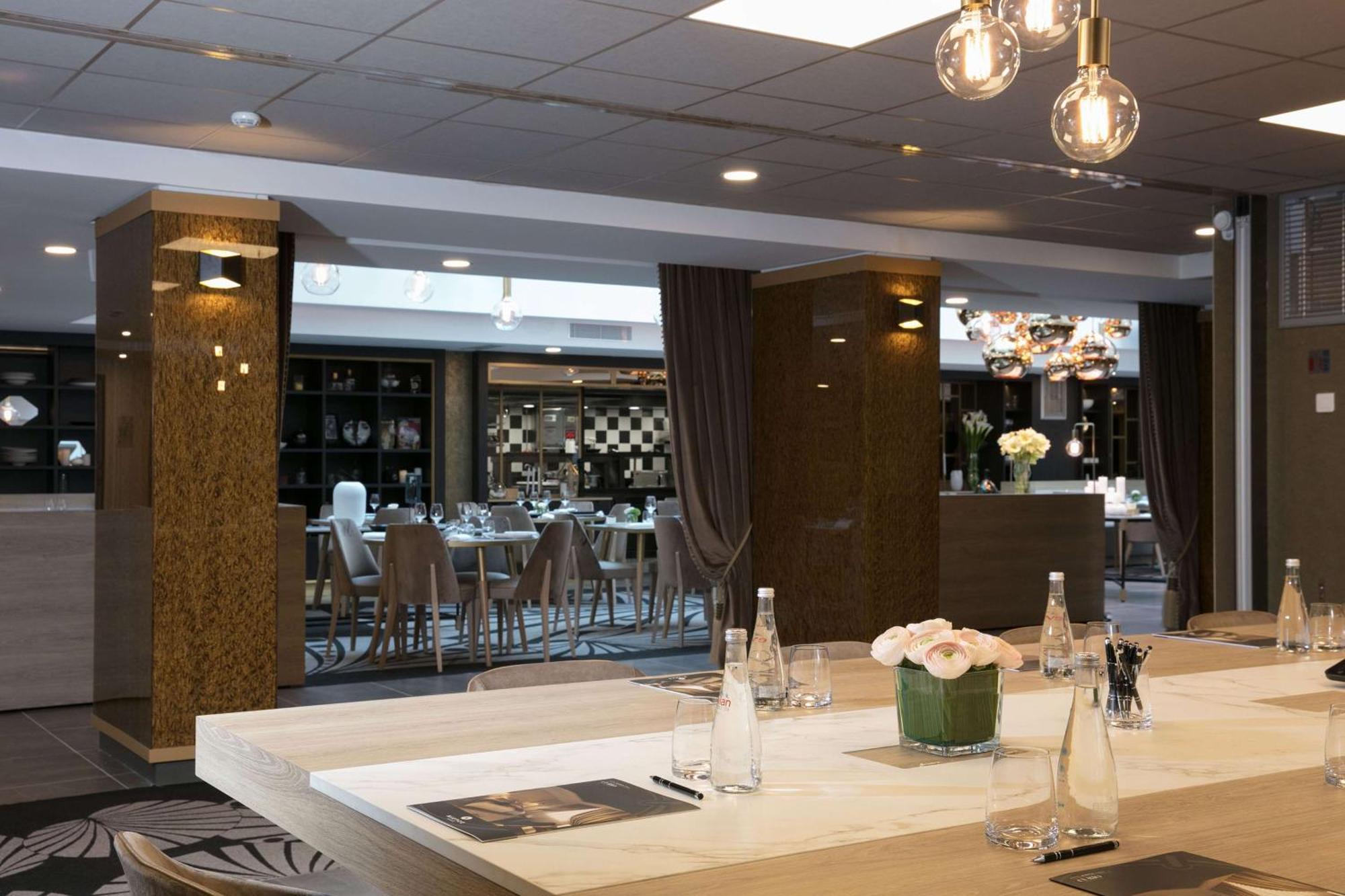 Niepce Paris, Curio Collection By Hilton Parigi
