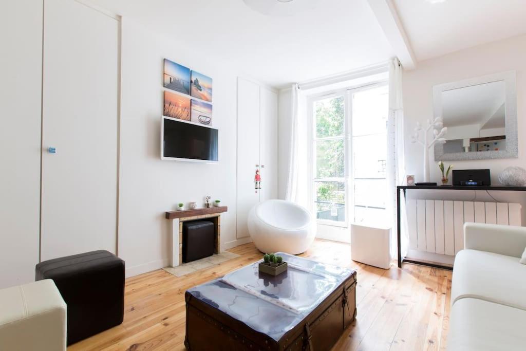 High Standing 2-room In Latin Quarter *