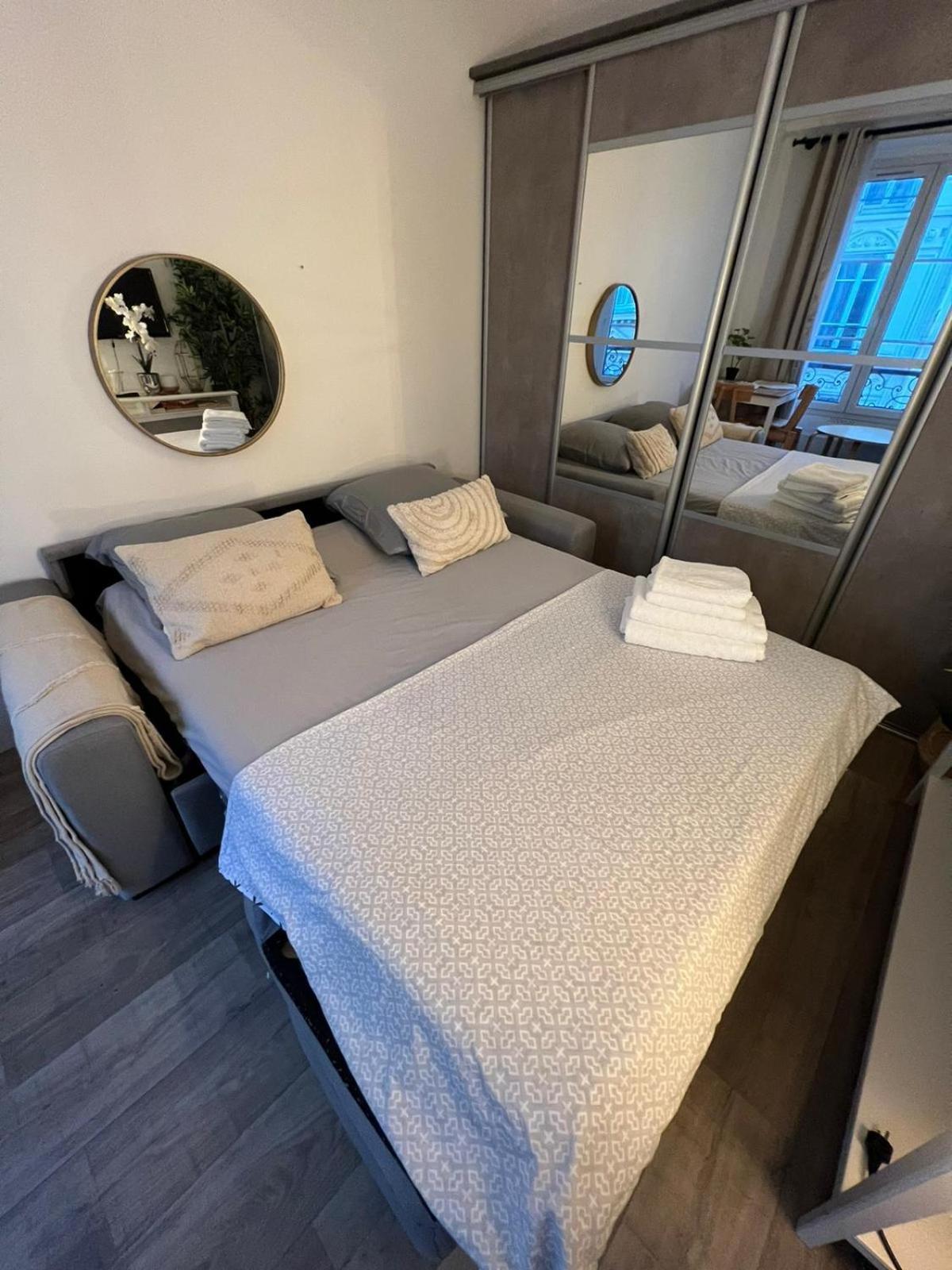 Moderne Au Coeur De Batignolles Parigi