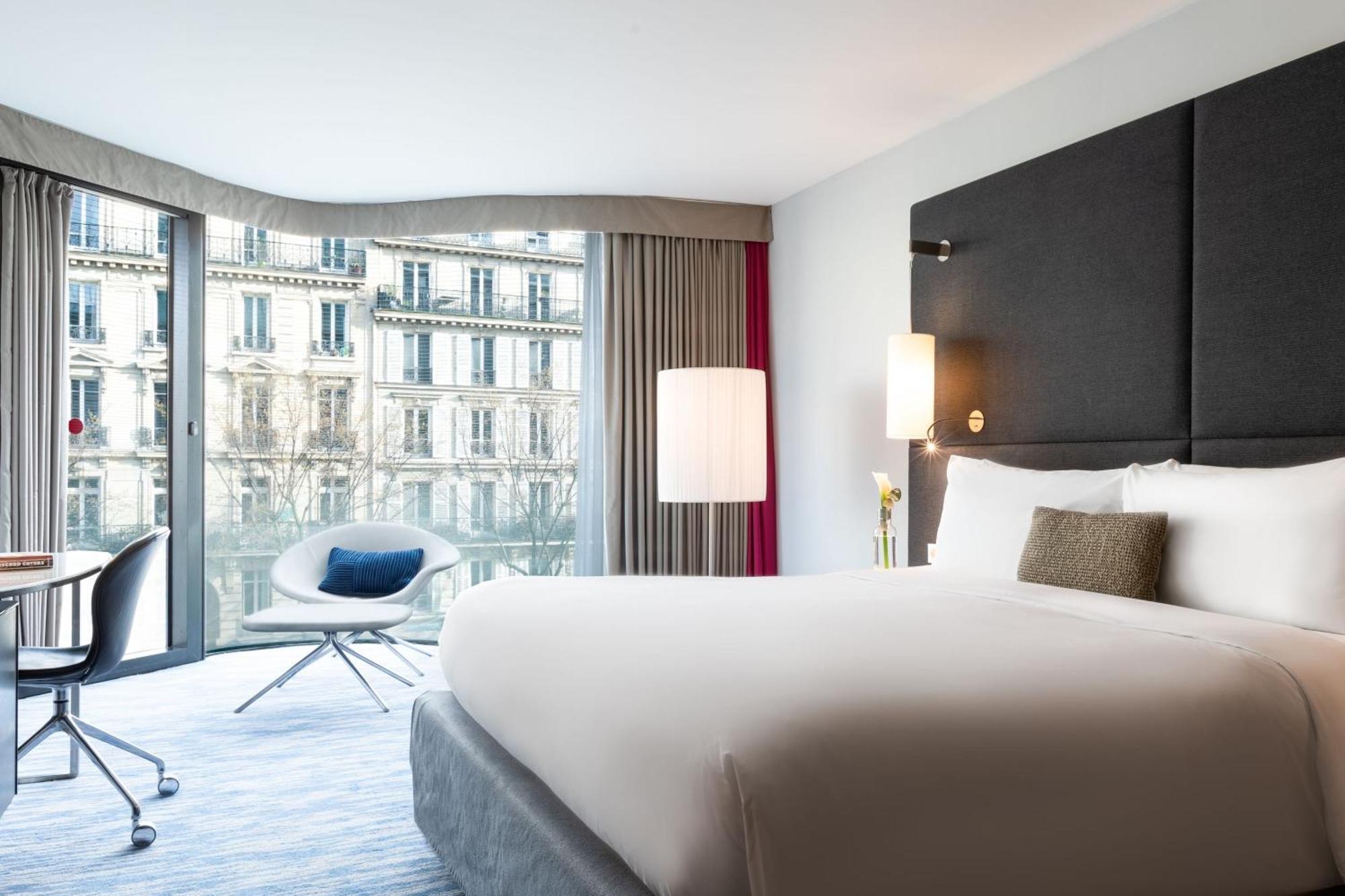 Renaissance Arc De Triomphe Hotel