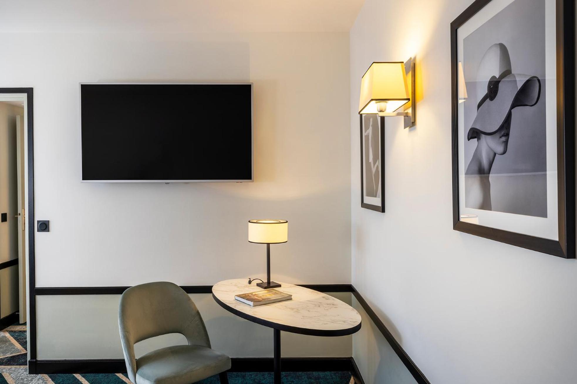 Aiglon Hotel Paris