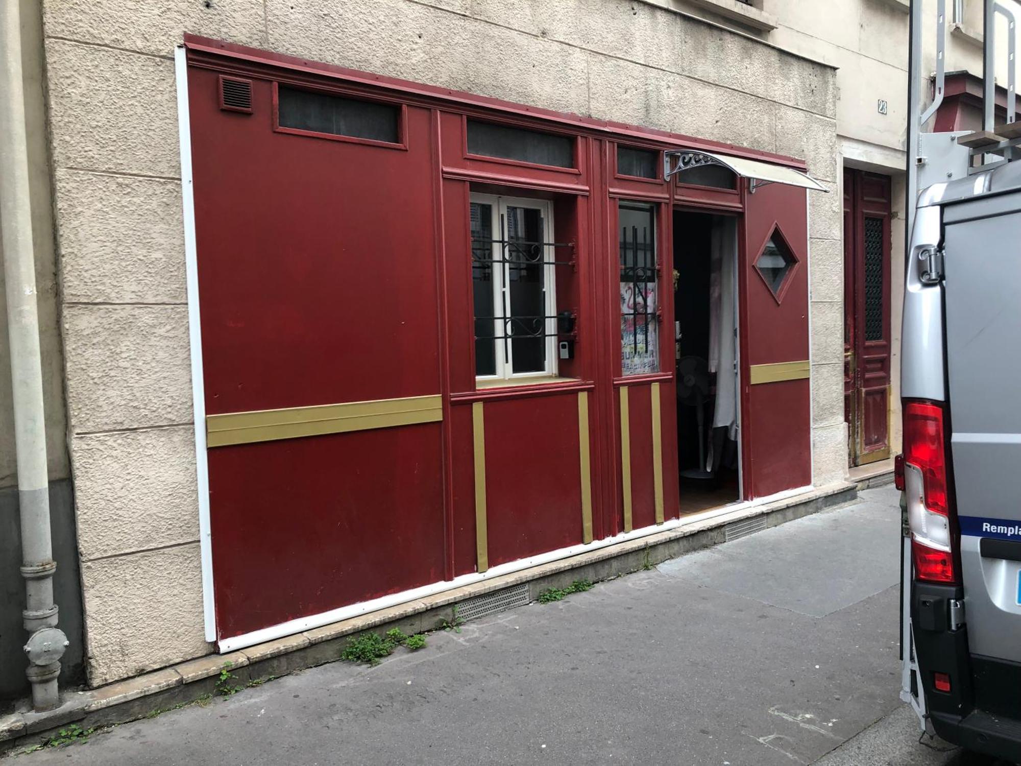 Guesthouse Familial Pour 2,3,4 Personnes De 44M2- Accessible Handic -Rez De Chaussee-Vues Sur Rue Et Patio Prive - Sejour, Chambre Separee-Cuisine,Salle De Bain,Lit Double Et Canape-Lit 2Pers-Entree De La Rue Berzelius-5 Minutes Du Metro Brochant-Lig Apartment