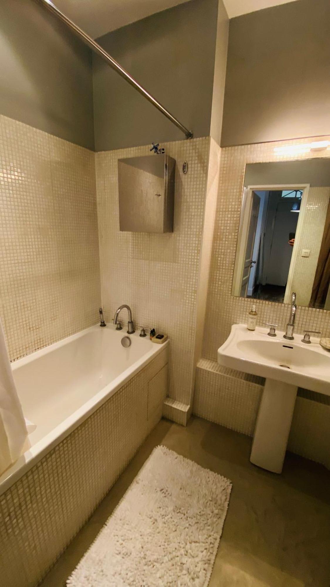 Lepic, Luxury Flat In Montmartre With Private Terrasse-appartement Entier Appartamento Parigi
