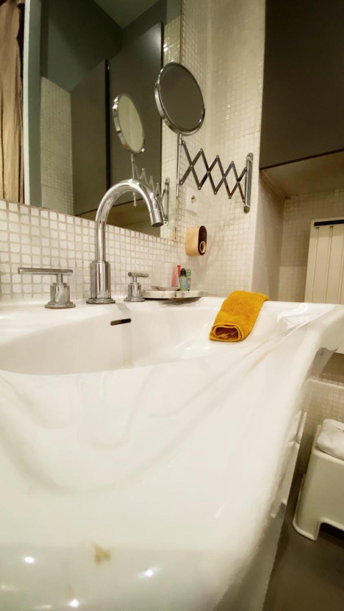 Lepic, Luxury Flat In Montmartre With Private Terrasse-appartement Entier Appartamento Parigi