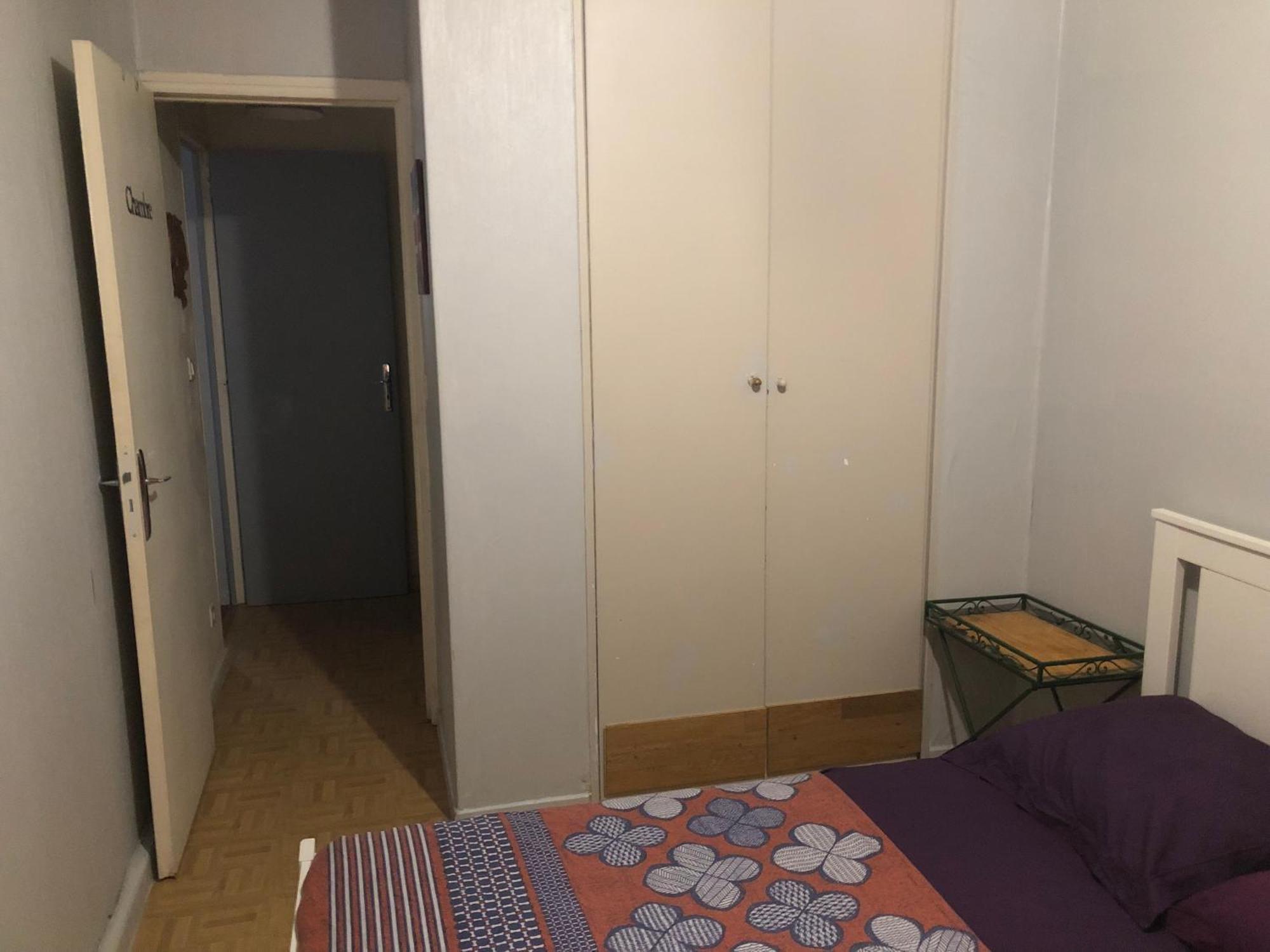 Apartment Guesthouse Familial Pour 2,3,4 Personnes De 44M2- Accessible Handic -Rez De Chaussee-Vues Sur Rue Et Patio Prive - Sejour, Chambre Separee-Cuisine,Salle De Bain,Lit Double Et Canape-Lit 2Pers-Entree De La Rue Berzelius-5 Minutes Du Metro Brochant-Lig *