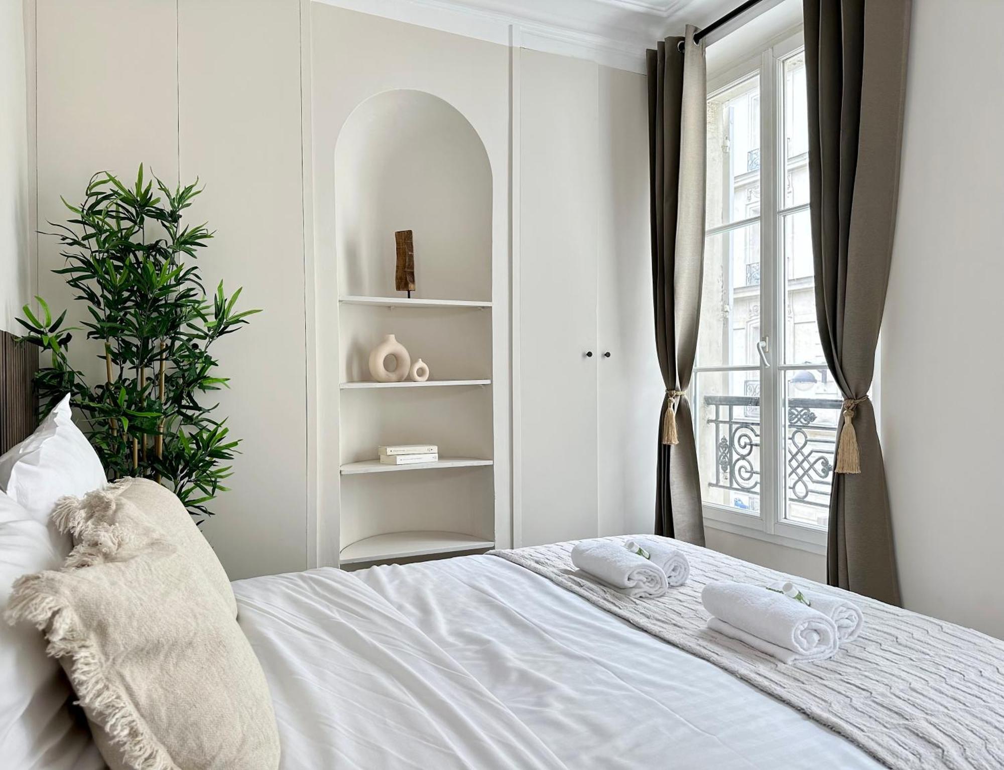 Charming With Eiffel Tower View Apartment *