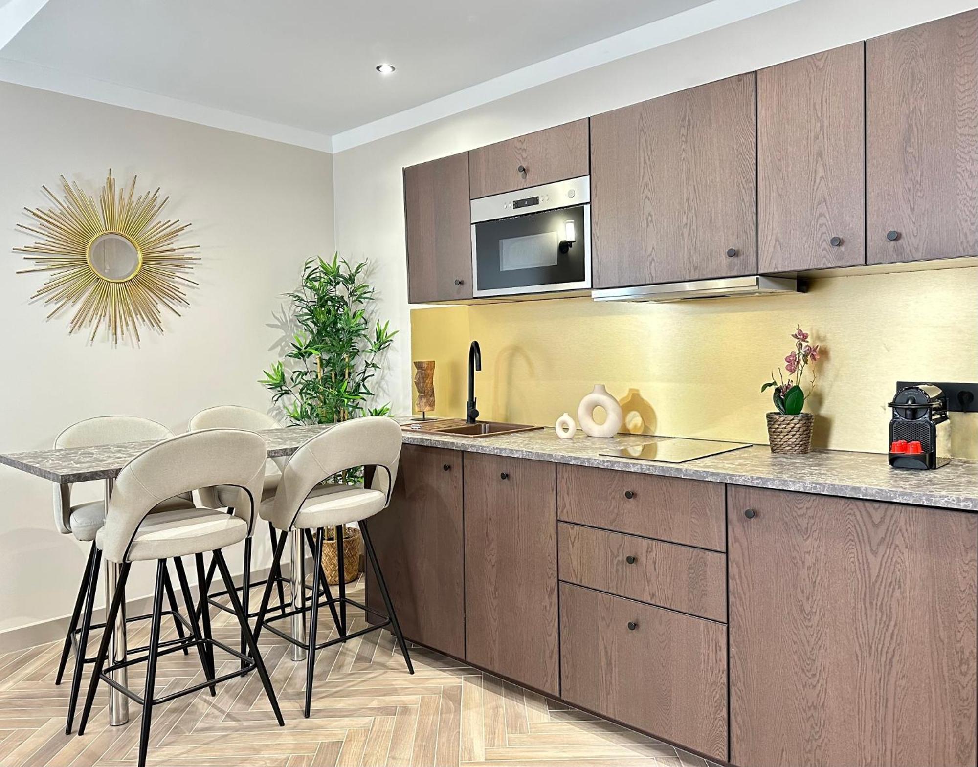 Charming With Eiffel Tower View