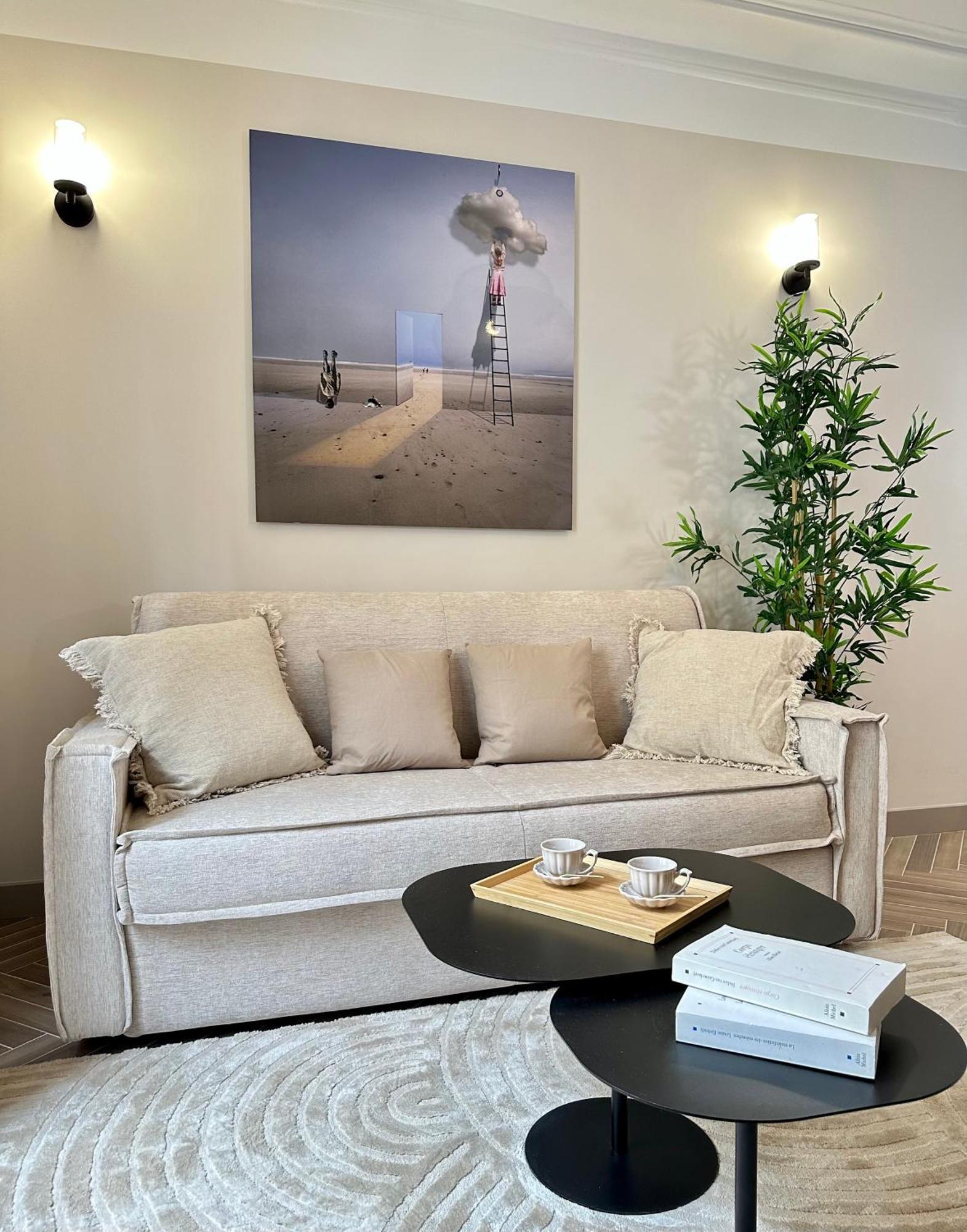 Charming With Eiffel Tower View Apartment Paris
