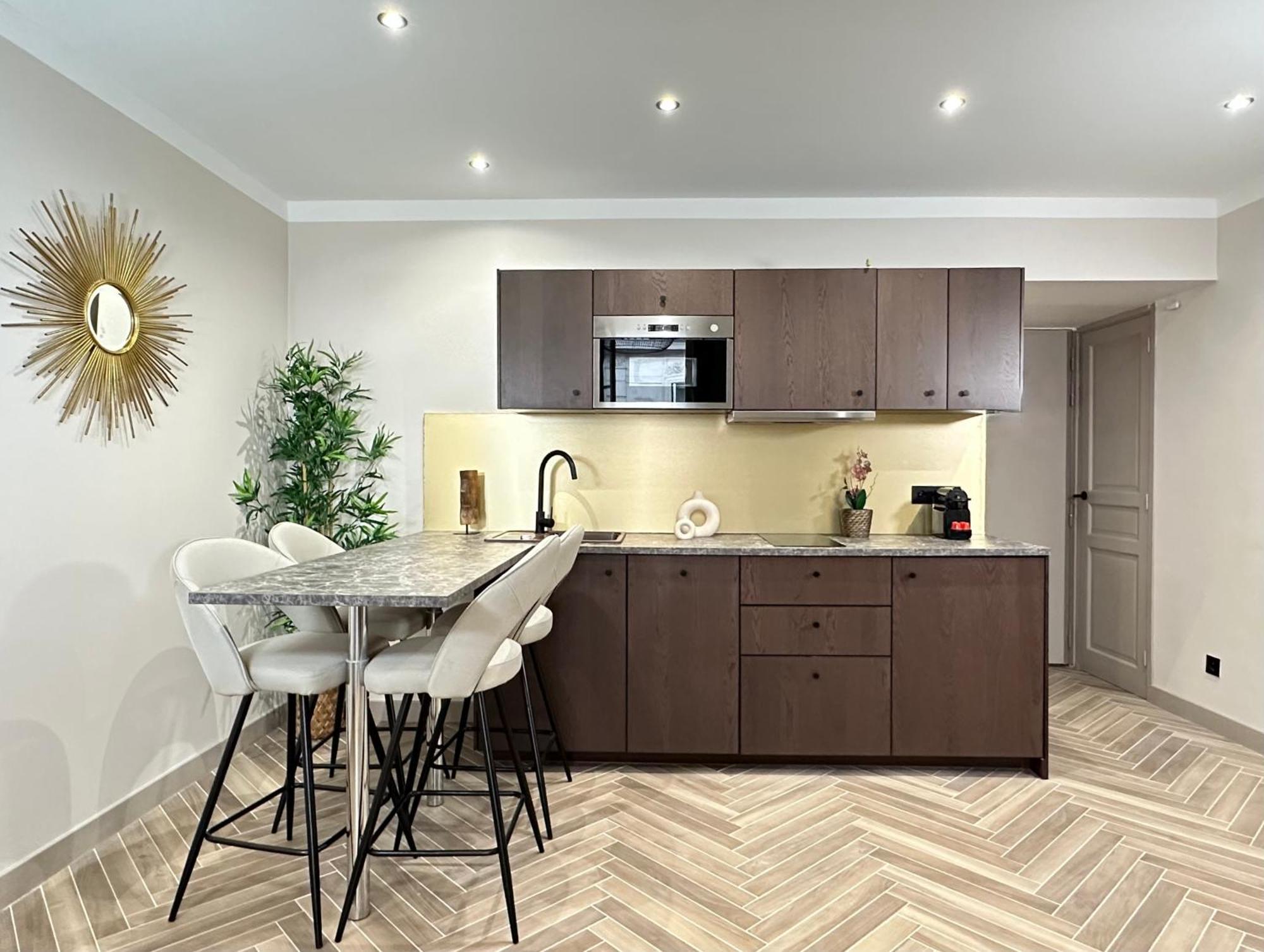 Charming With Eiffel Tower View