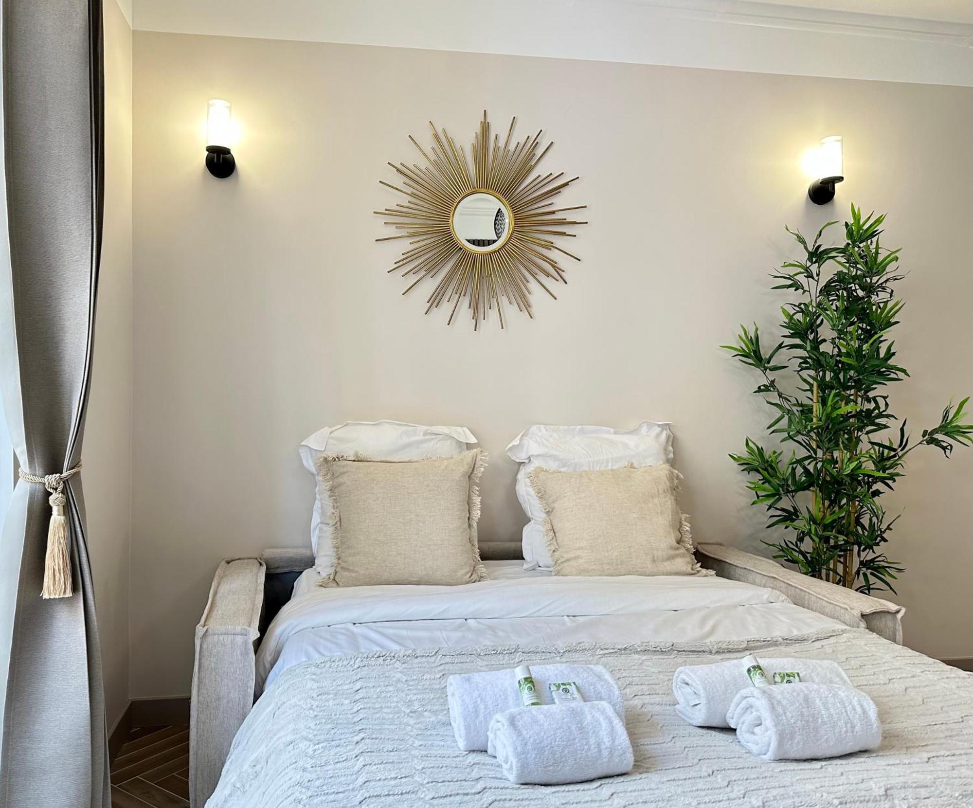 Charming With Eiffel Tower View *