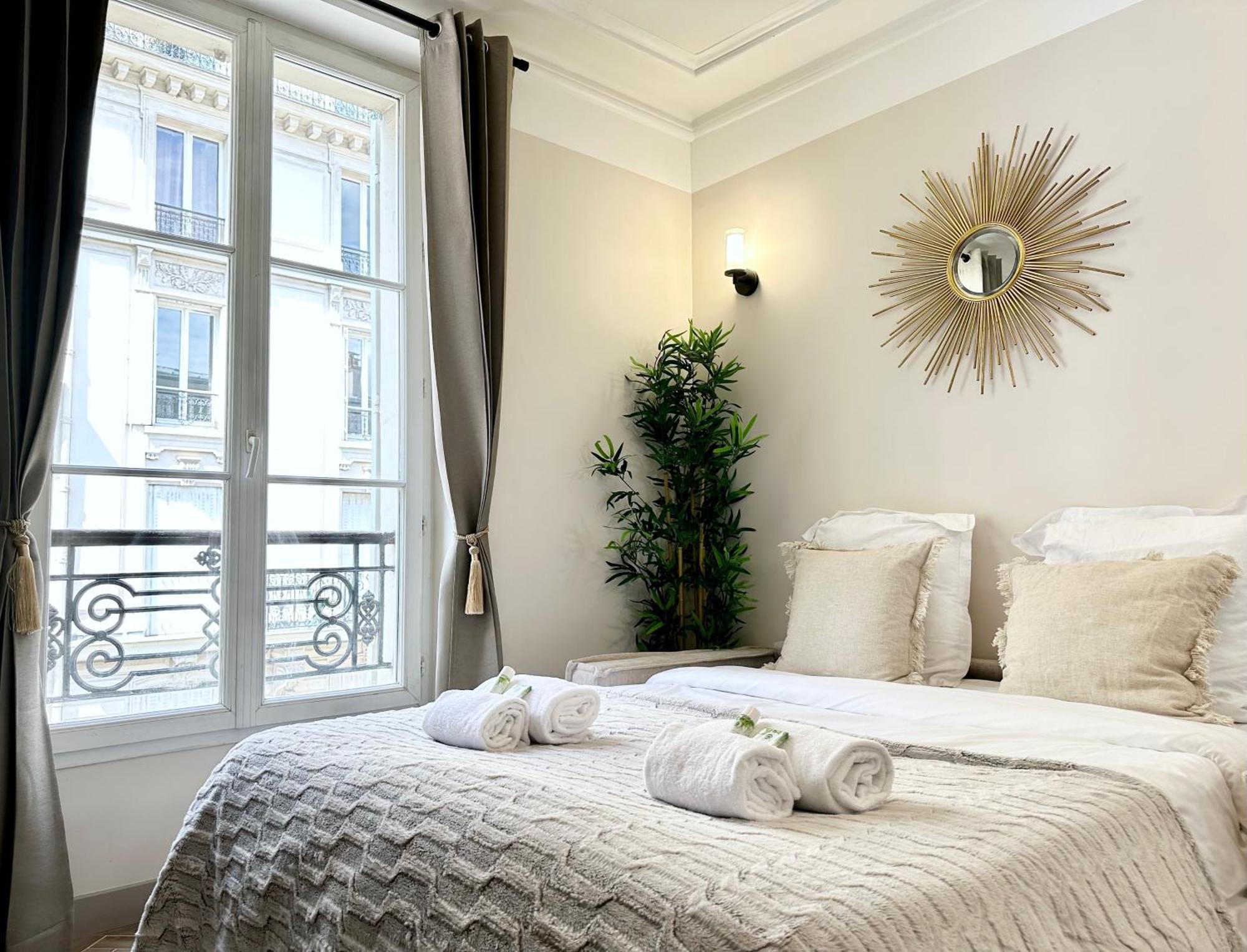 Charming With Eiffel Tower View